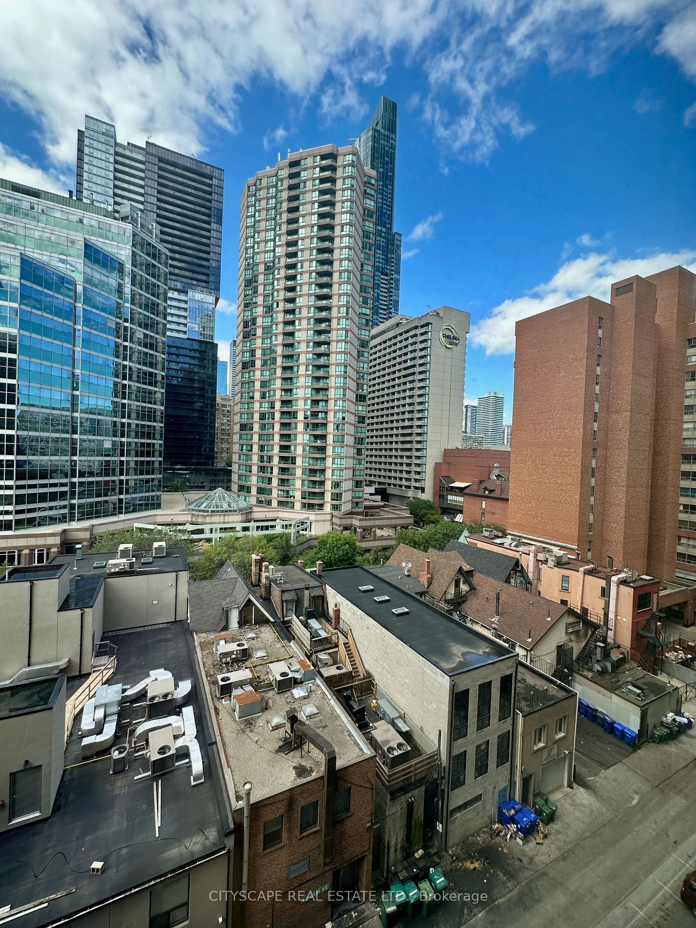 633 Bay St, unit 922 for sale