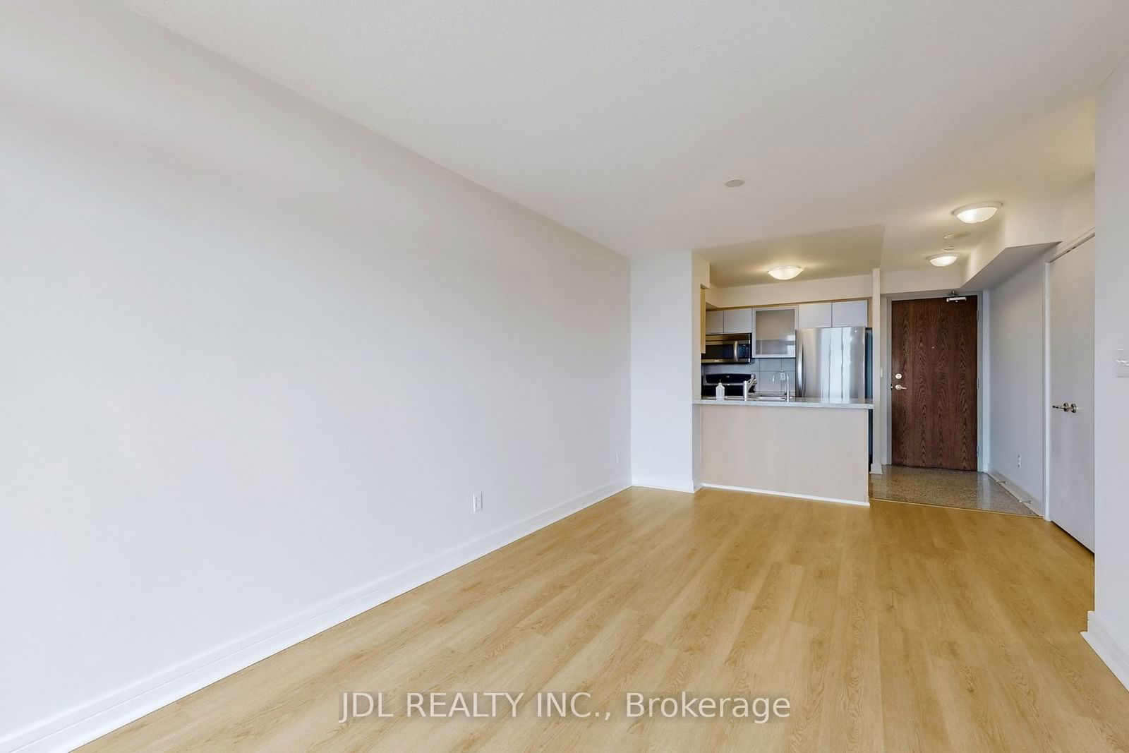 18 Harrison Garden Blvd, unit 811 for sale