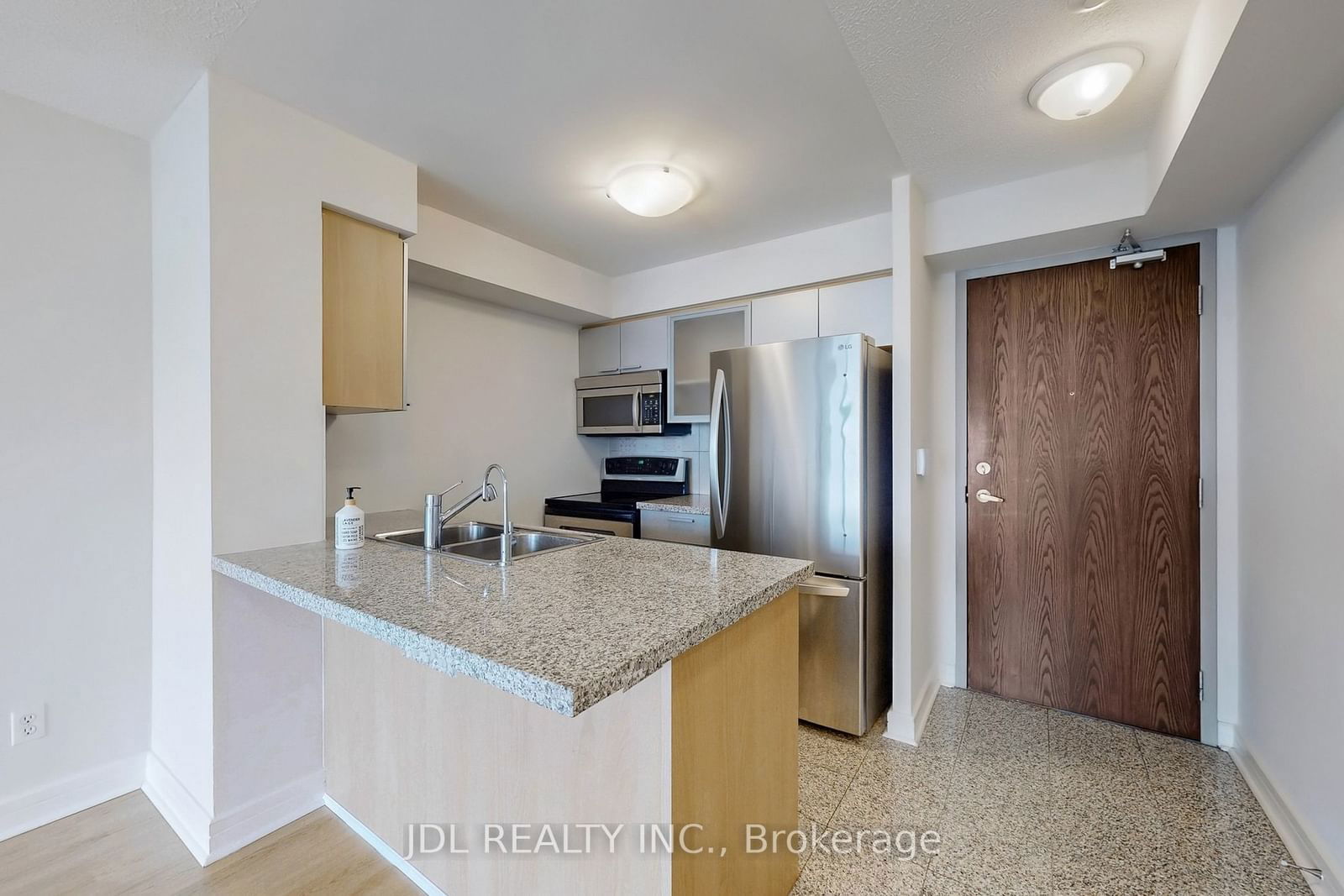 18 Harrison Garden Blvd, unit 811 for sale