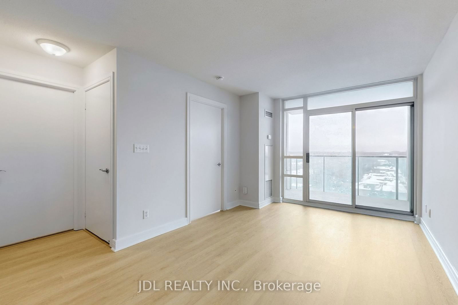 18 Harrison Garden Blvd, unit 811 for sale