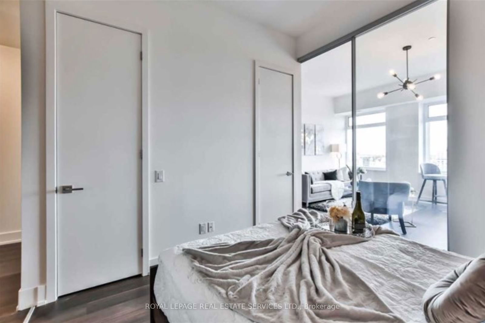 111 St Clair Ave W, unit 1522 for rent