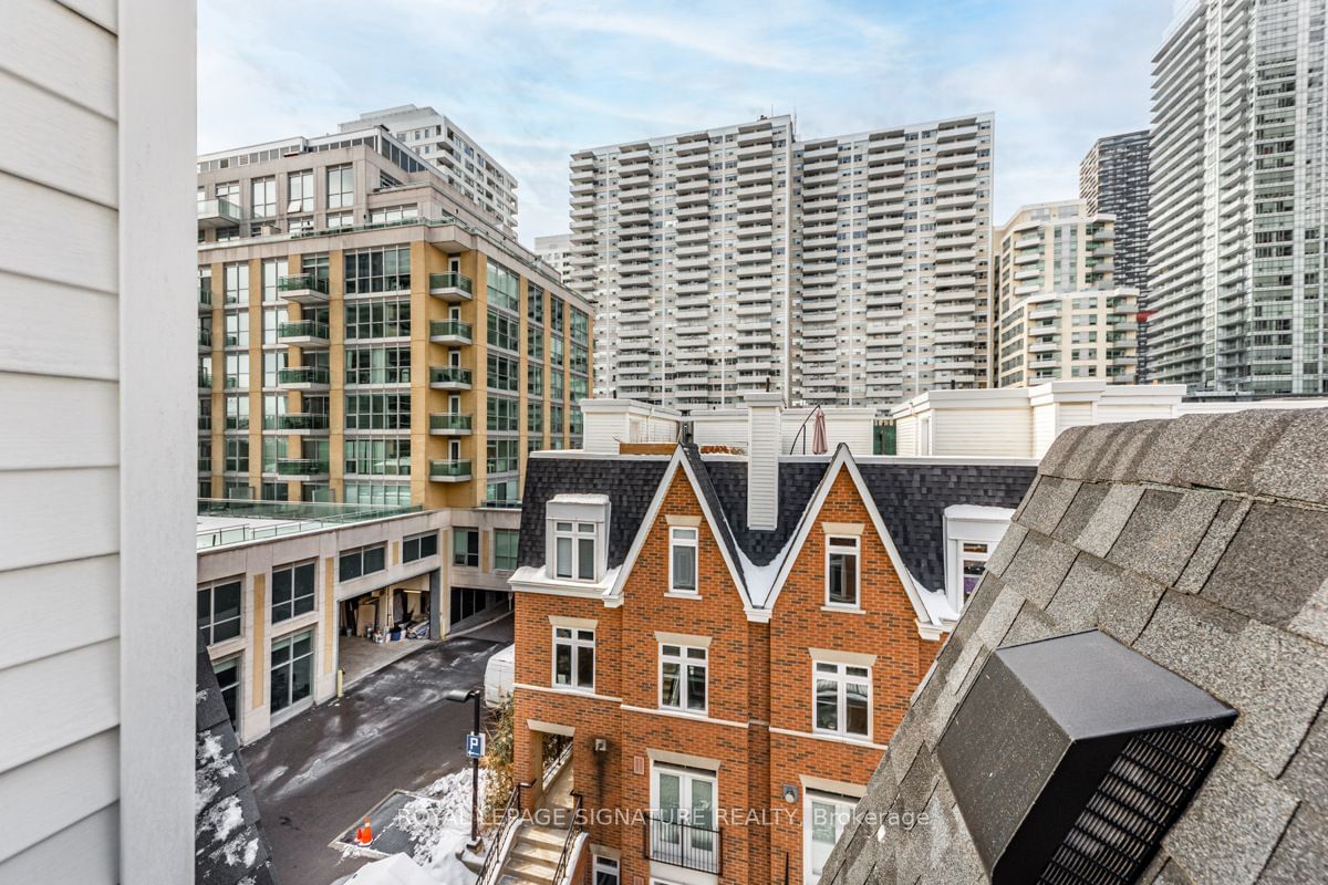 100 Redpath Ave, unit 23 for rent