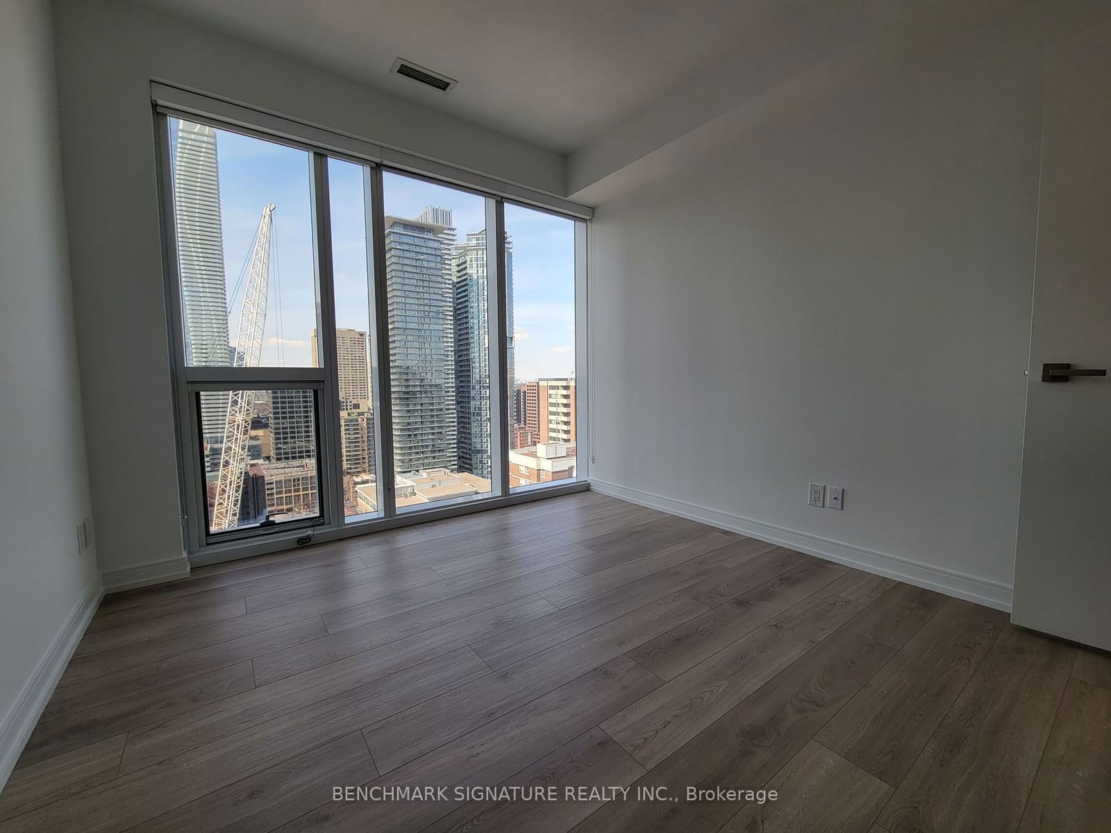 3 Gloucester St, unit 2802 for rent