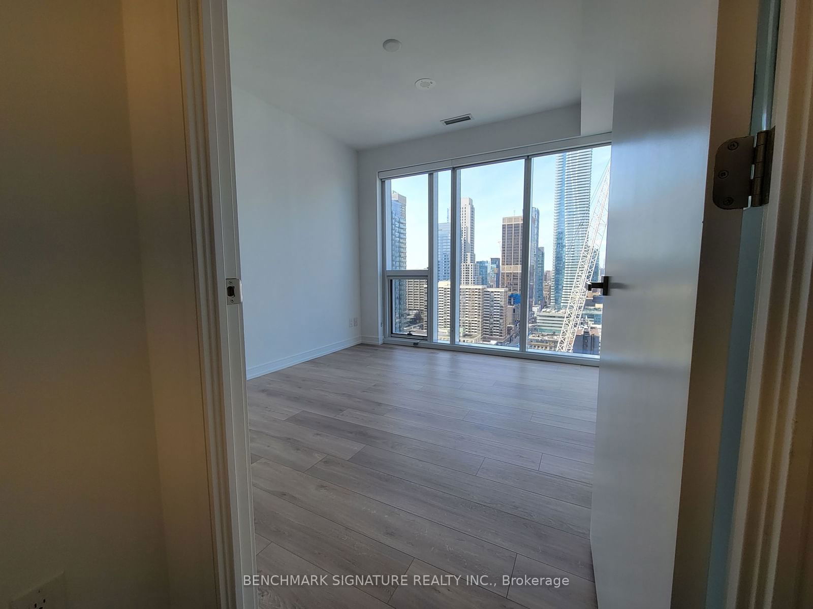 3 Gloucester St, unit 2802 for rent