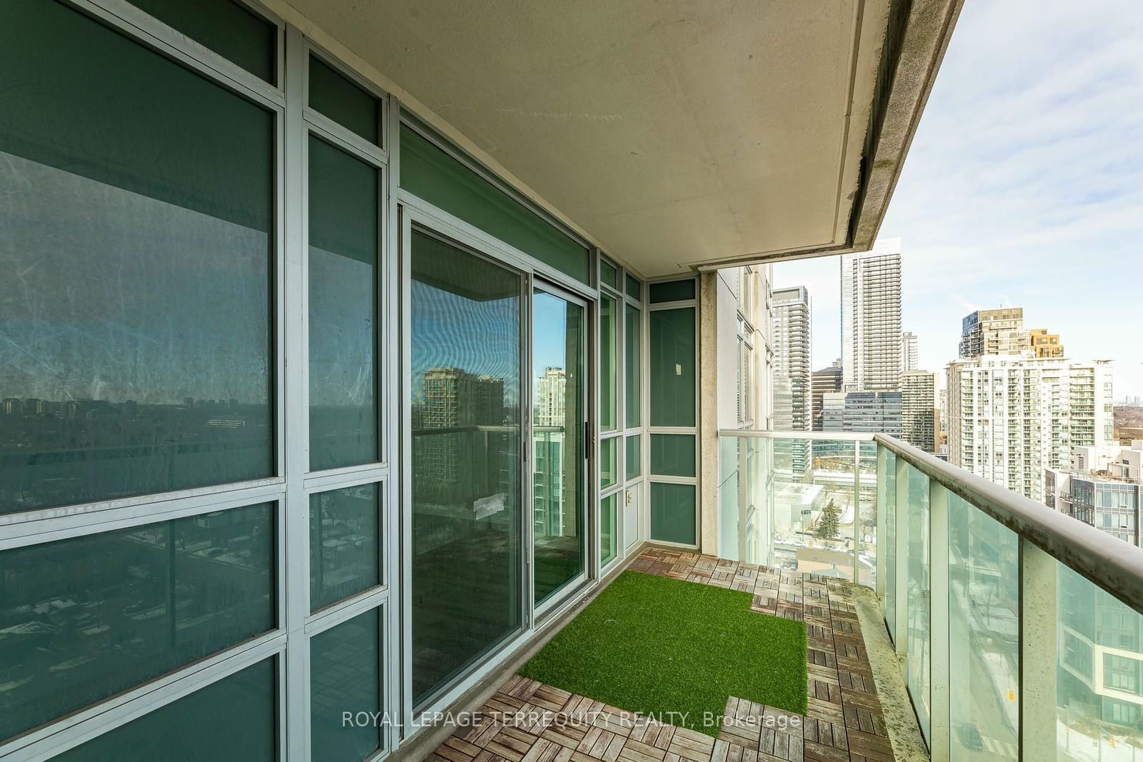 16 Harrison Garden Blvd, unit 1810 for sale