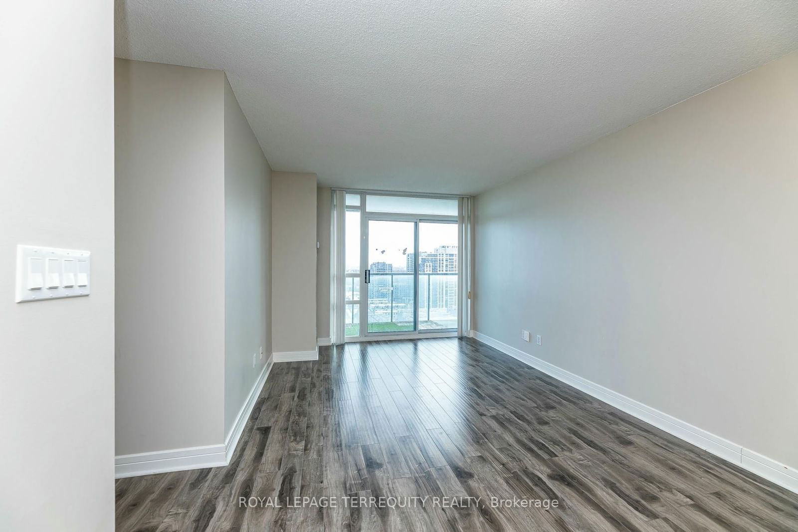 16 Harrison Garden Blvd, unit 1810 for sale