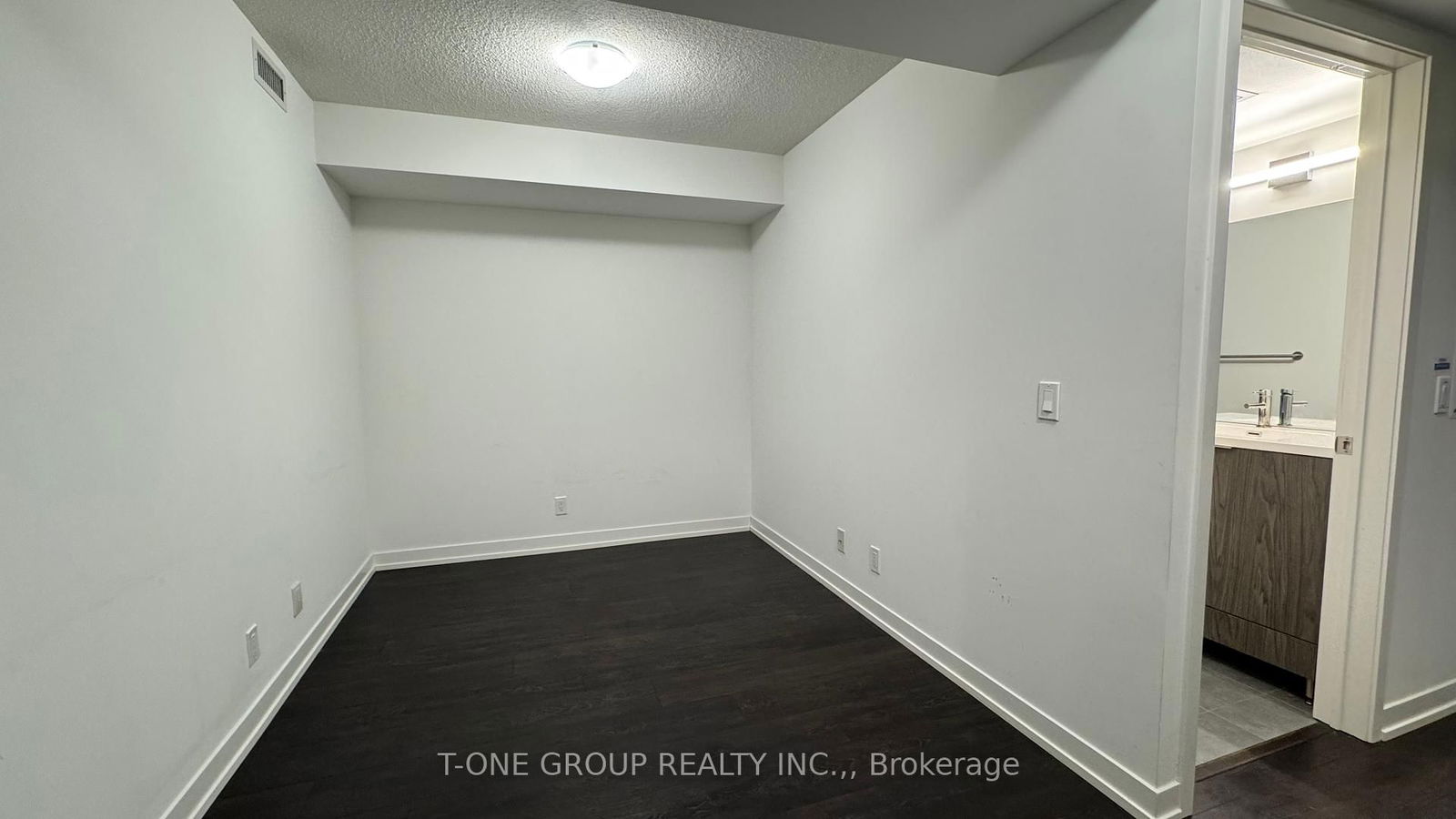 60 Shuter St, unit 817 for rent