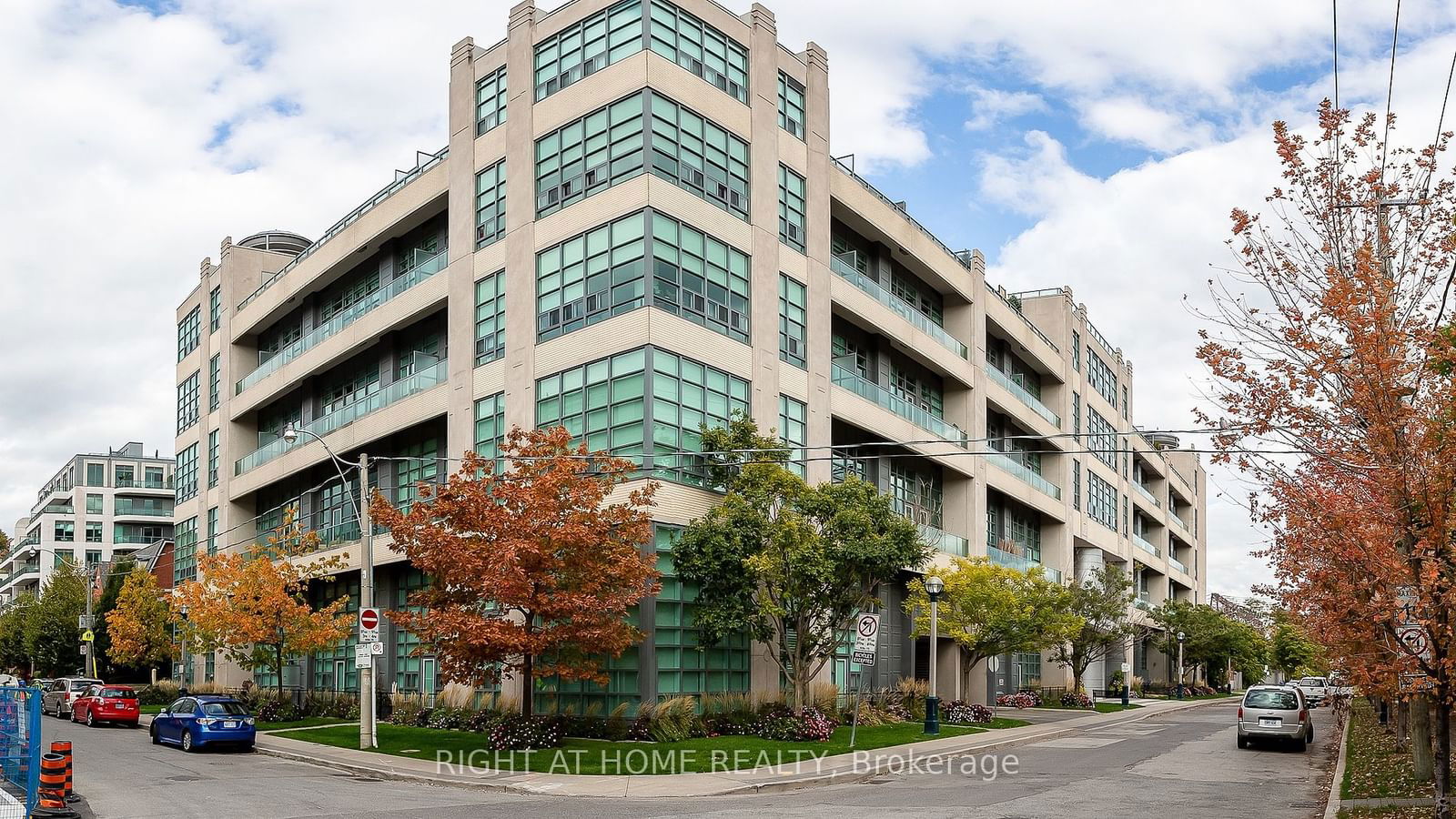 380 Macpherson Ave, unit 314 for rent