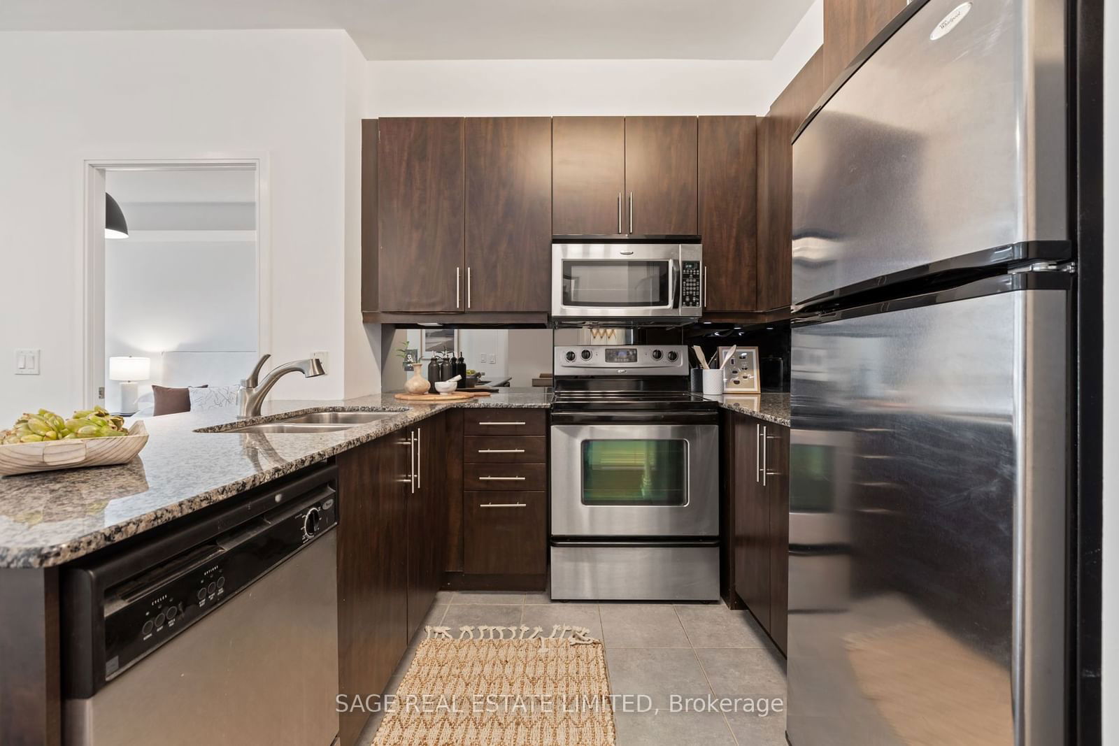 88 Broadway Ave, unit 406 for sale