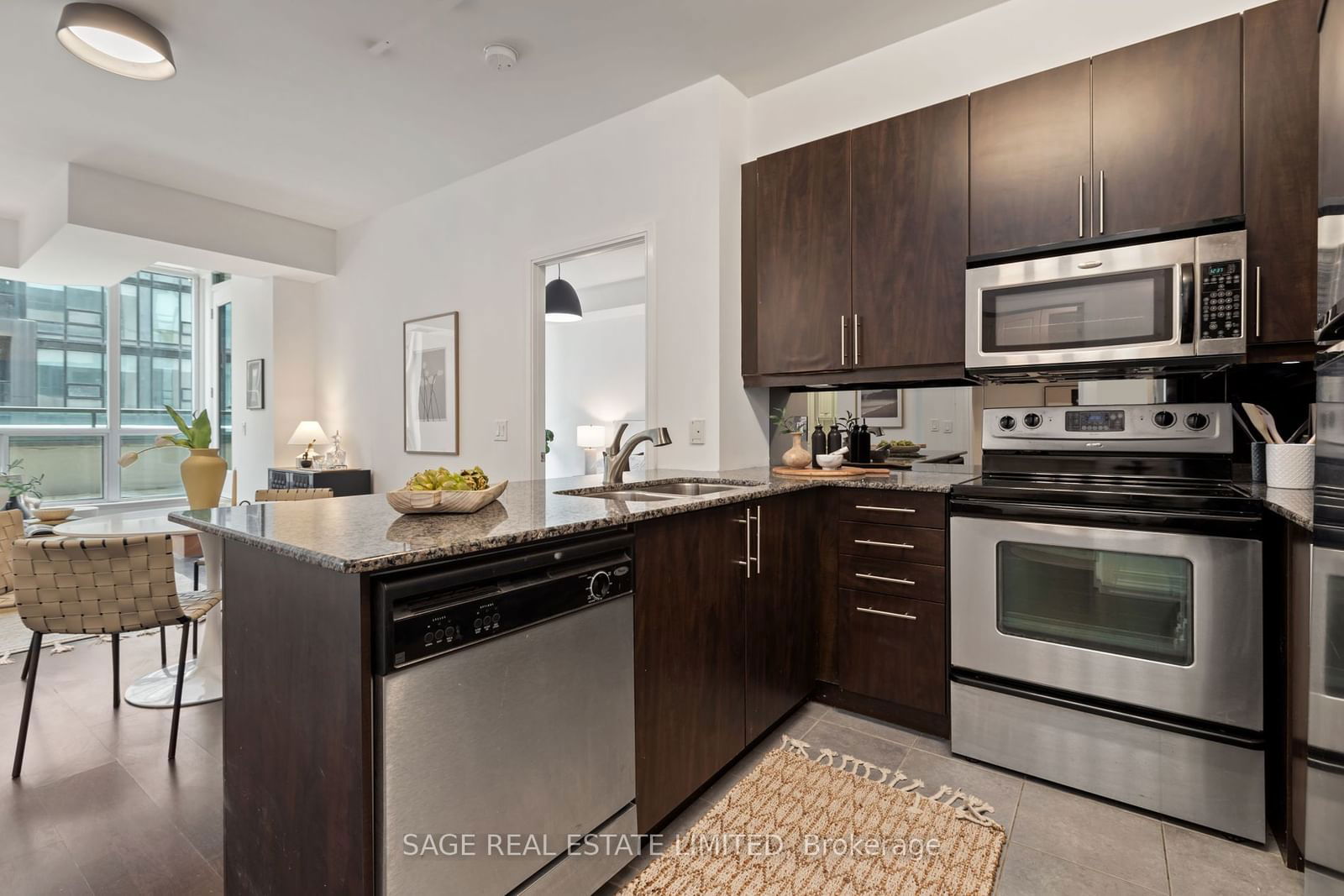 88 Broadway Ave, unit 406 for sale