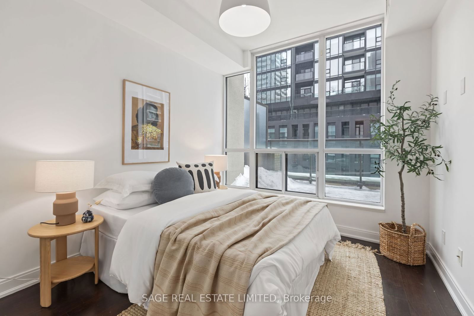 88 Broadway Ave, unit 406 for sale