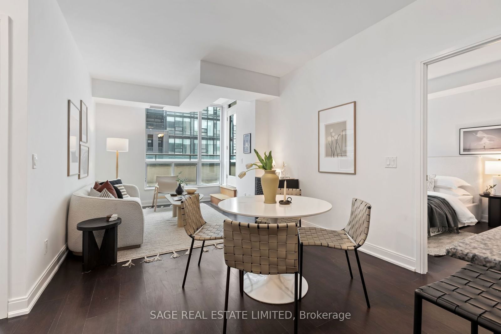 88 Broadway Ave, unit 406 for sale