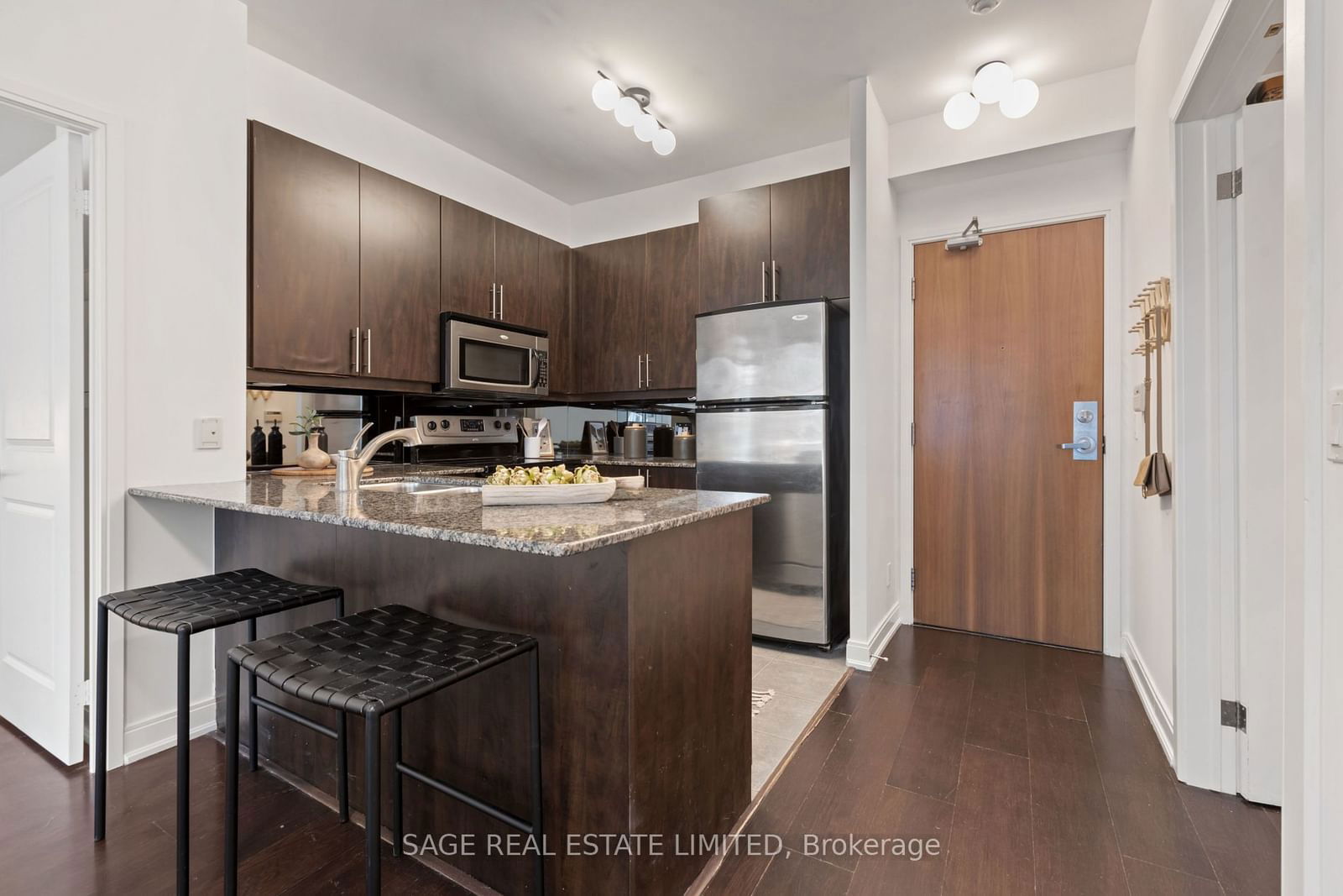 88 Broadway Ave, unit 406 for sale