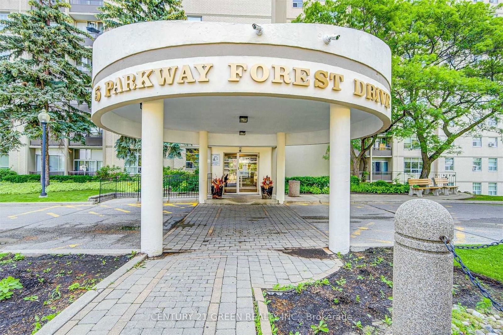 5 Parkway Forest Dr, unit 901 for sale