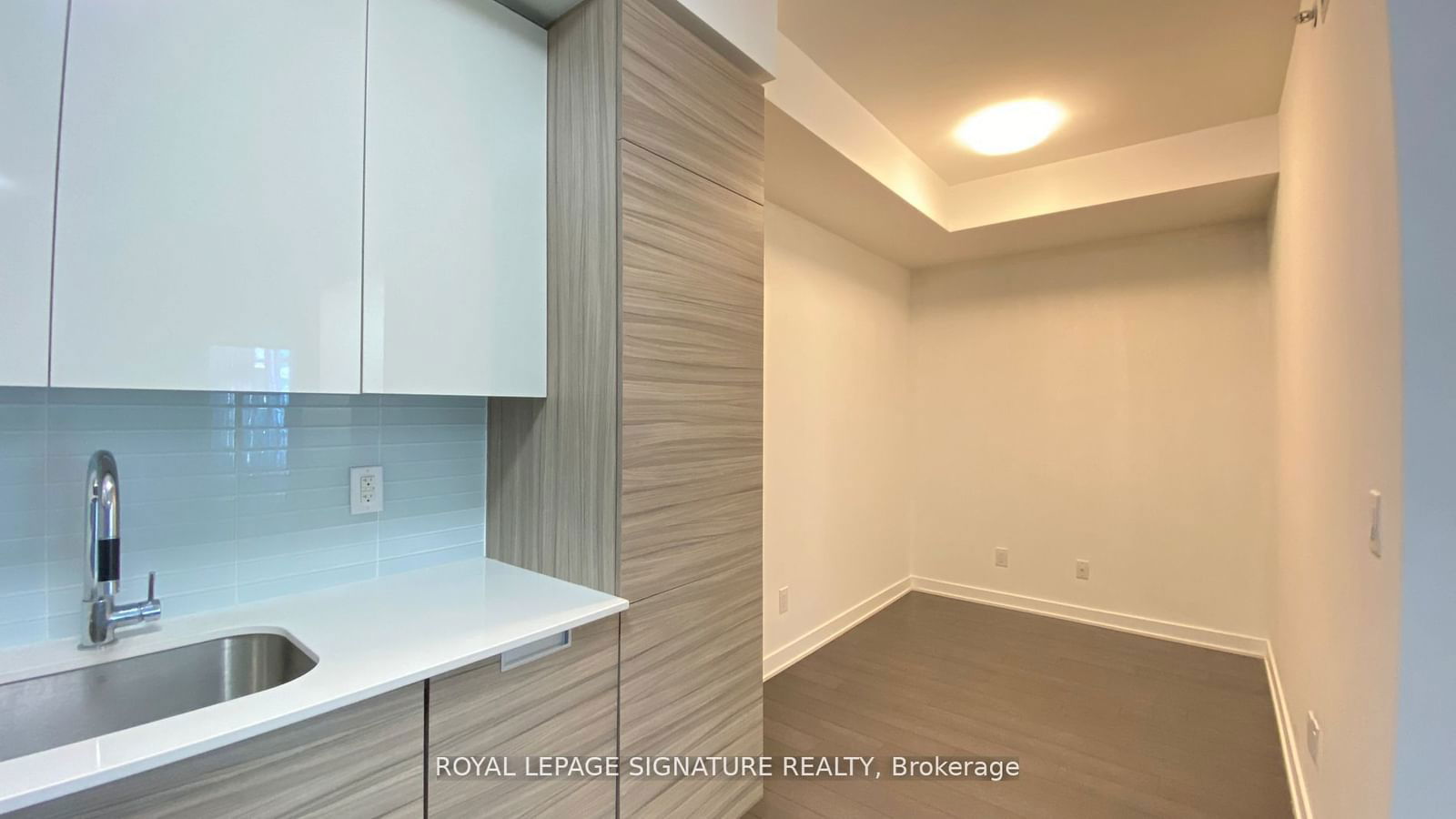 210 Simcoe St, unit 1114 for rent