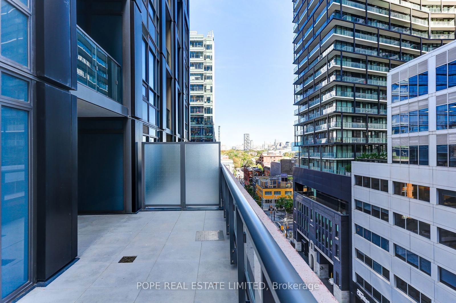 108 Peter St, unit 806 for rent