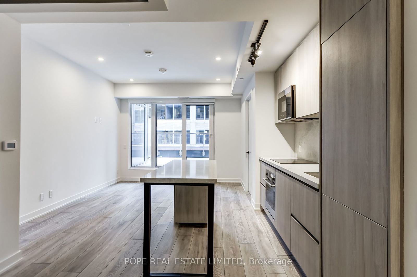 108 Peter St, unit 806 for rent