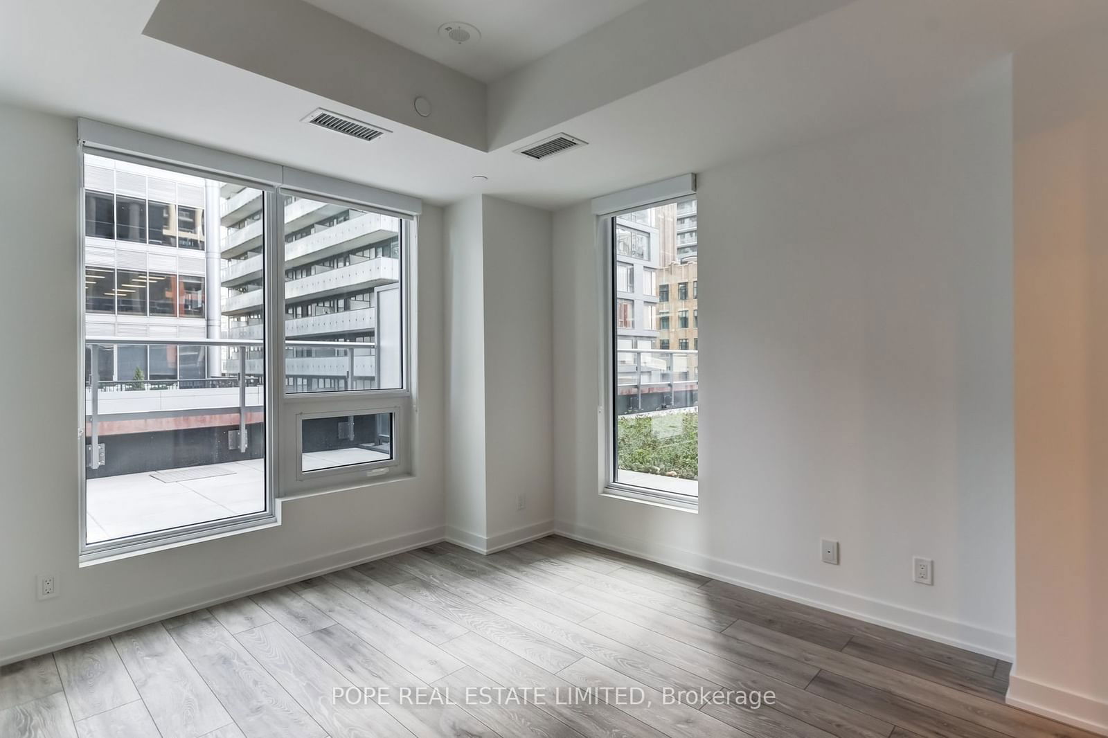 108 Peter St, unit 806 for rent