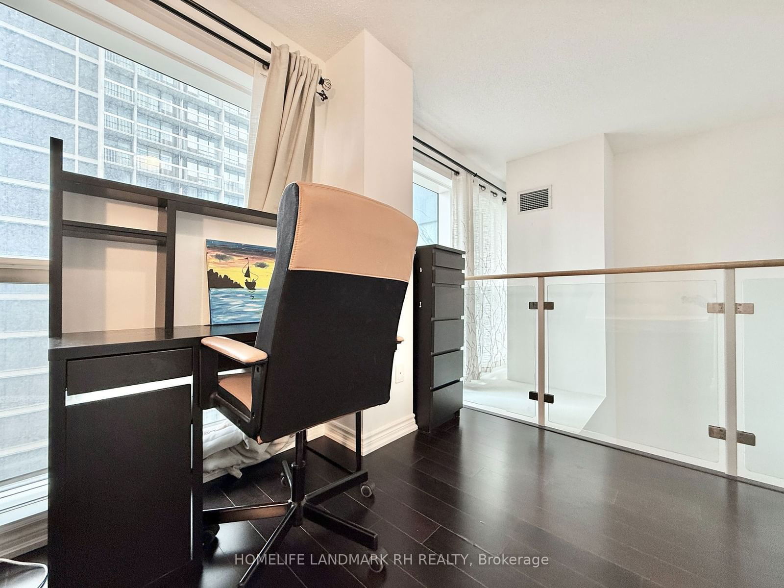 386 Yonge St, unit 512 for rent