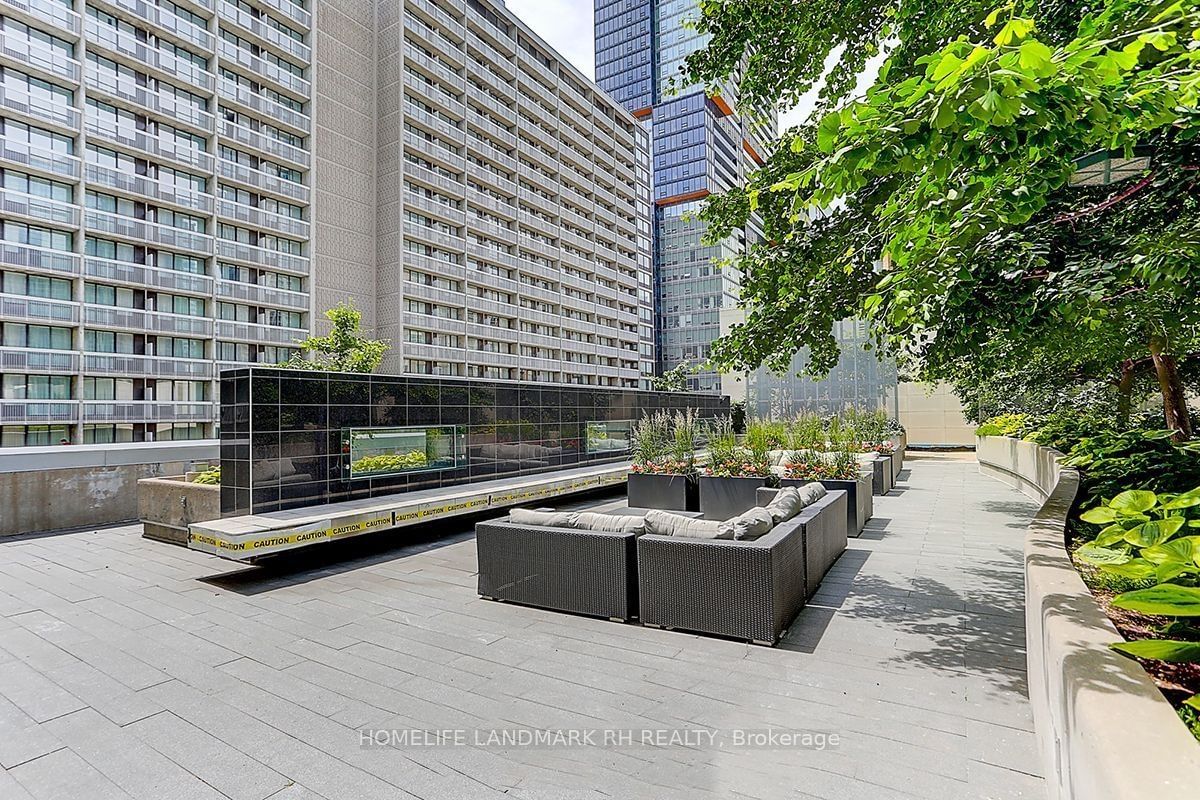 386 Yonge St, unit 512 for rent