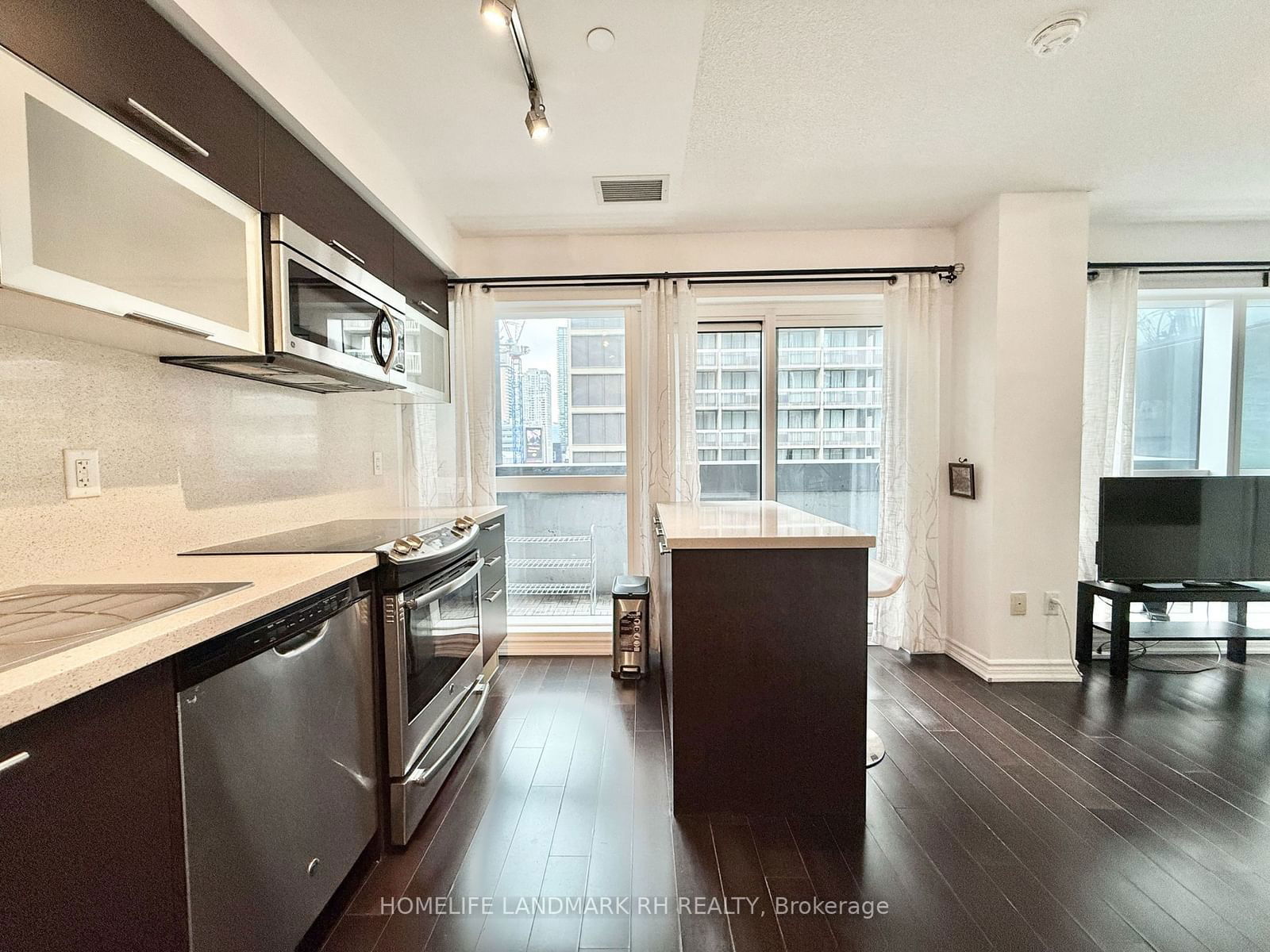 386 Yonge St, unit 512 for rent