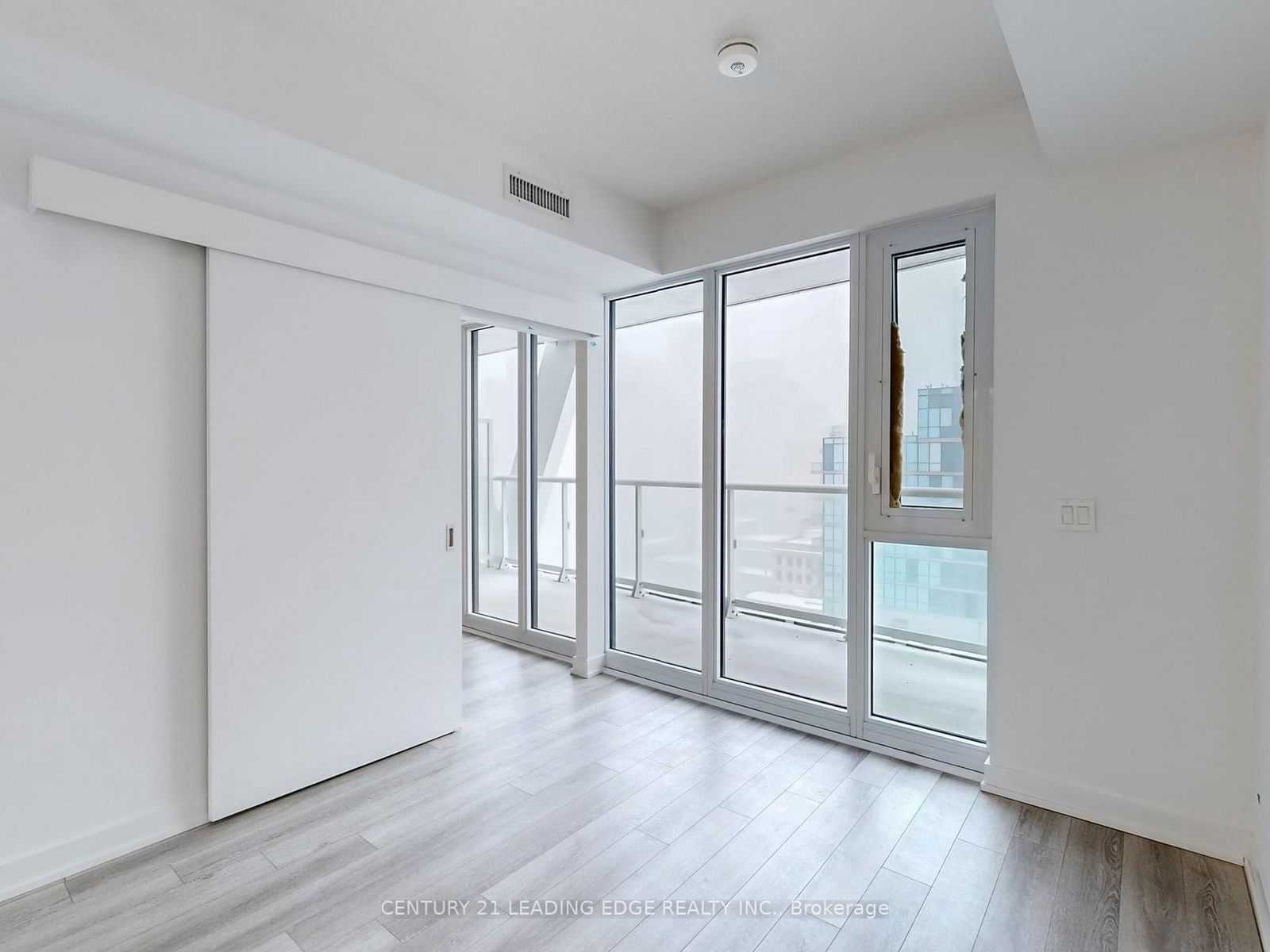 230 Simcoe St, unit 2217 for rent