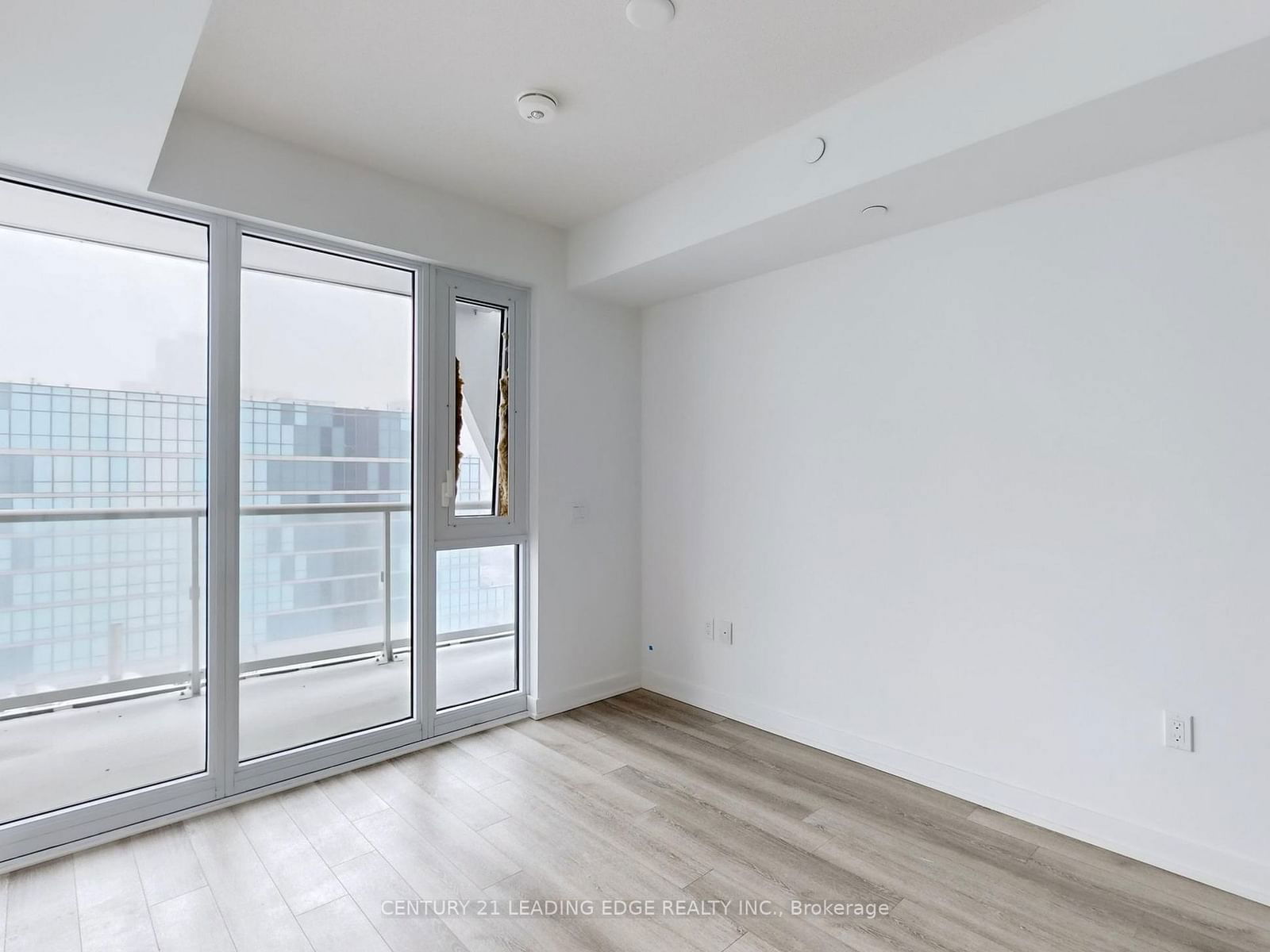 230 Simcoe St, unit 2217 for rent