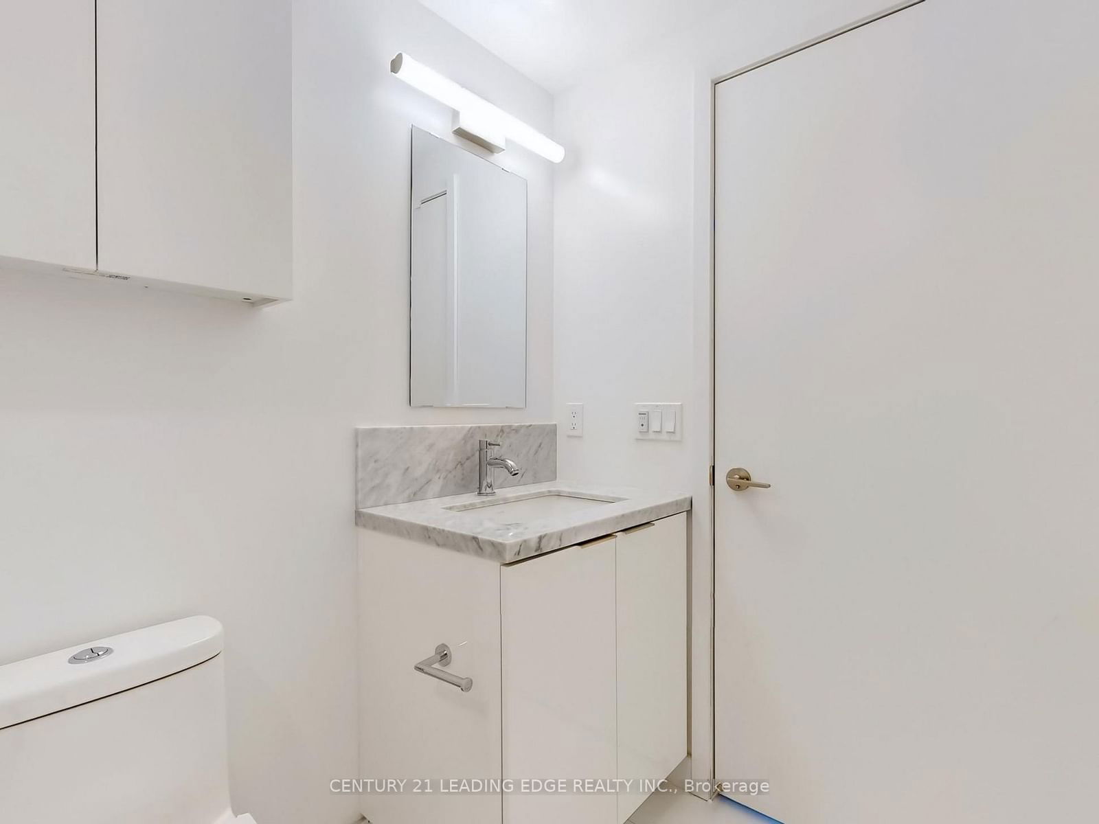 230 Simcoe St, unit 2217 for rent