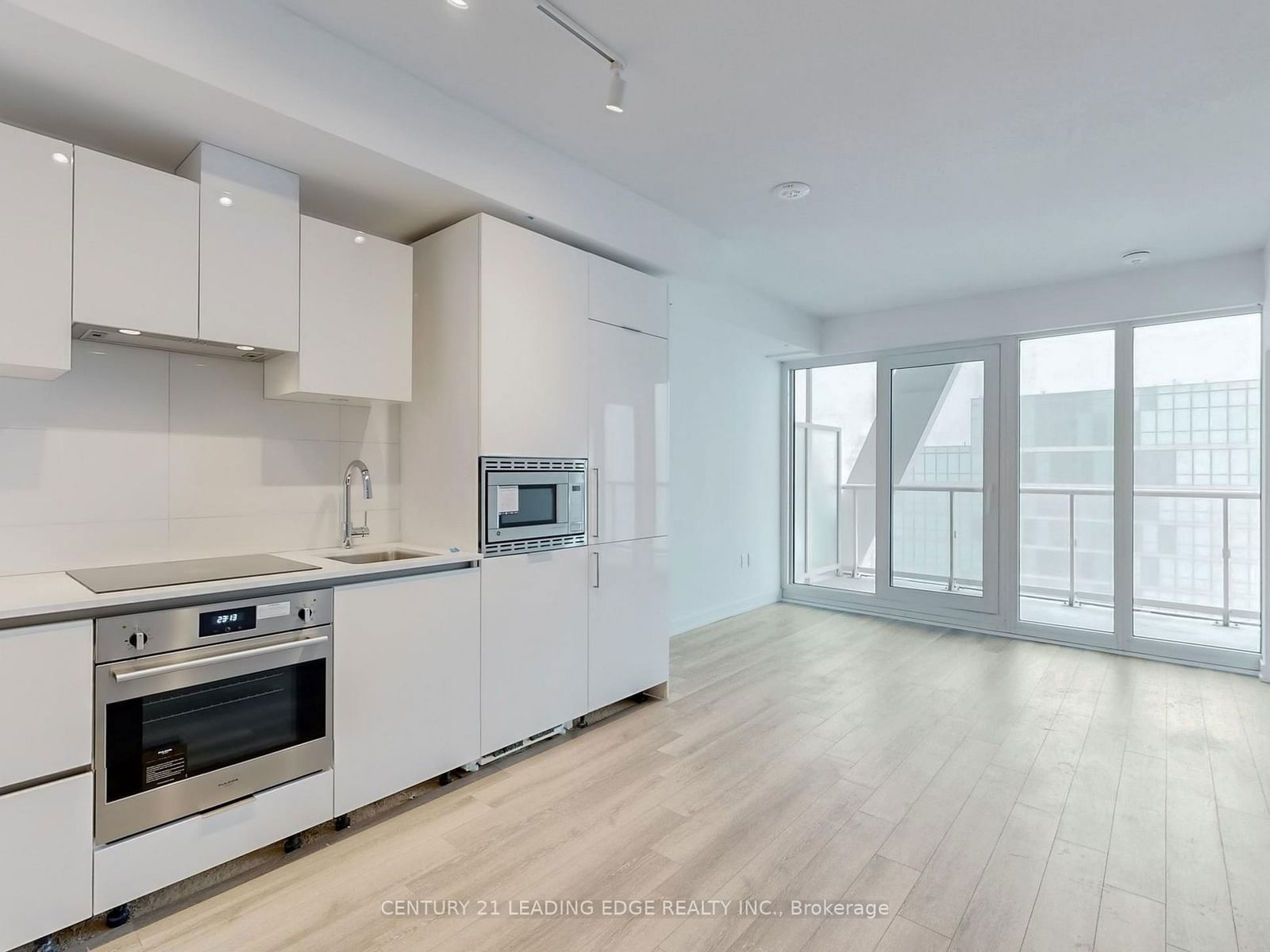 230 Simcoe St, unit 2217 for rent