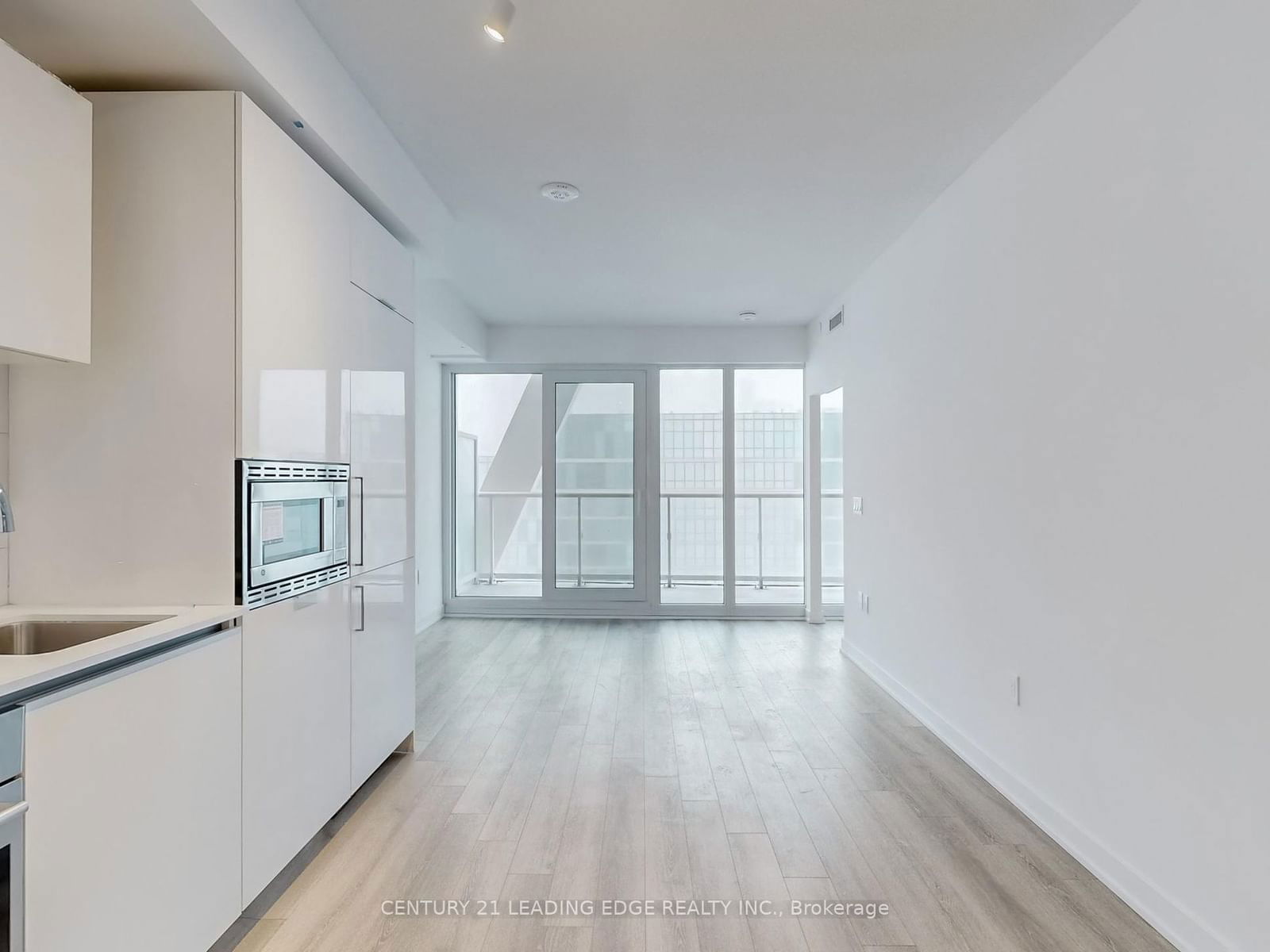 230 Simcoe St, unit 2217 for rent