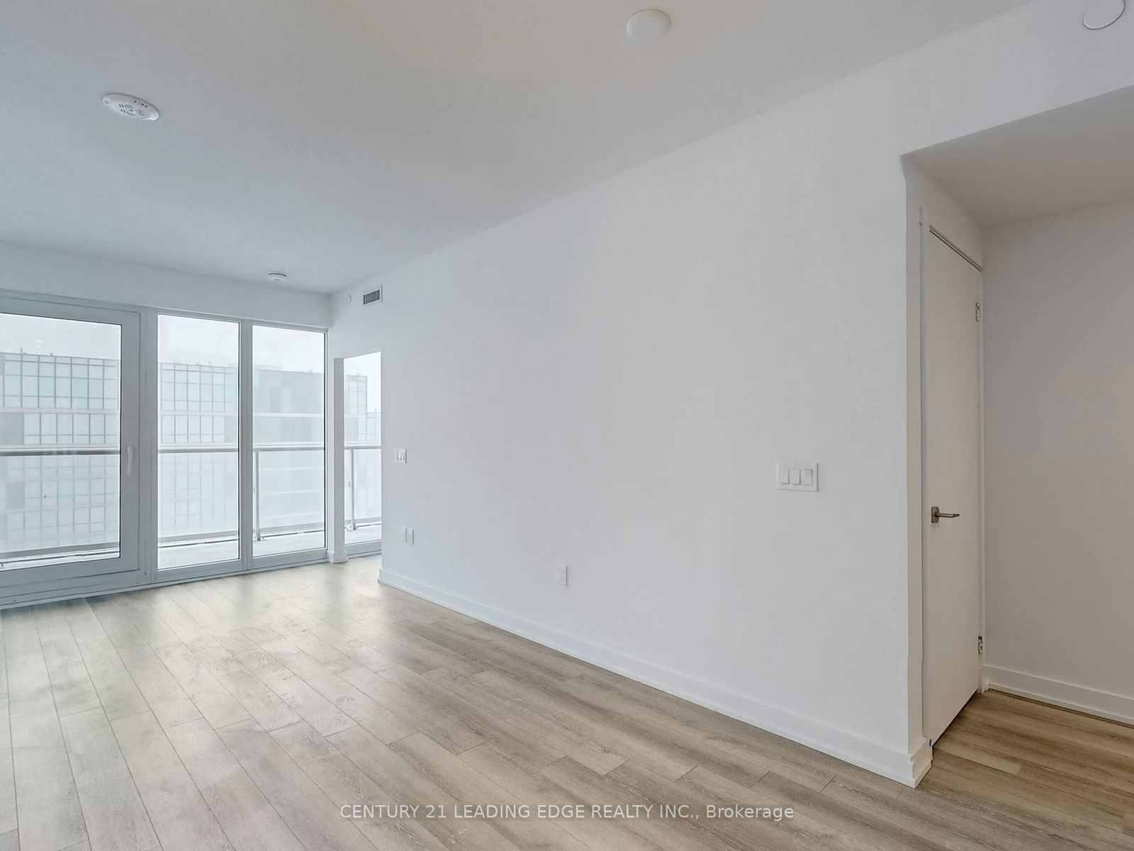 230 Simcoe St, unit 2217 for rent