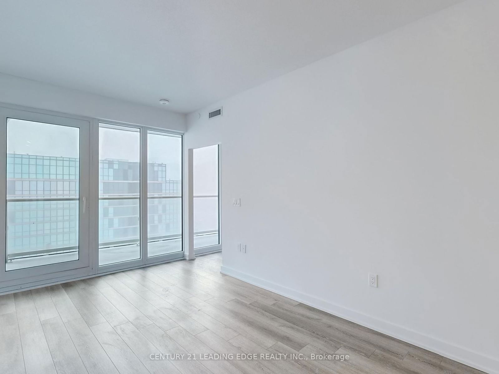 230 Simcoe St, unit 2217 for rent