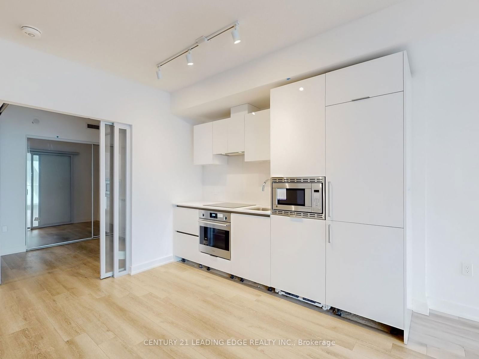 230 Simcoe St, unit 2217 for rent