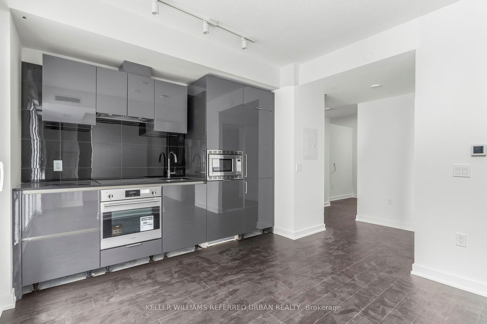 230 Simcoe St, unit 2813 for rent