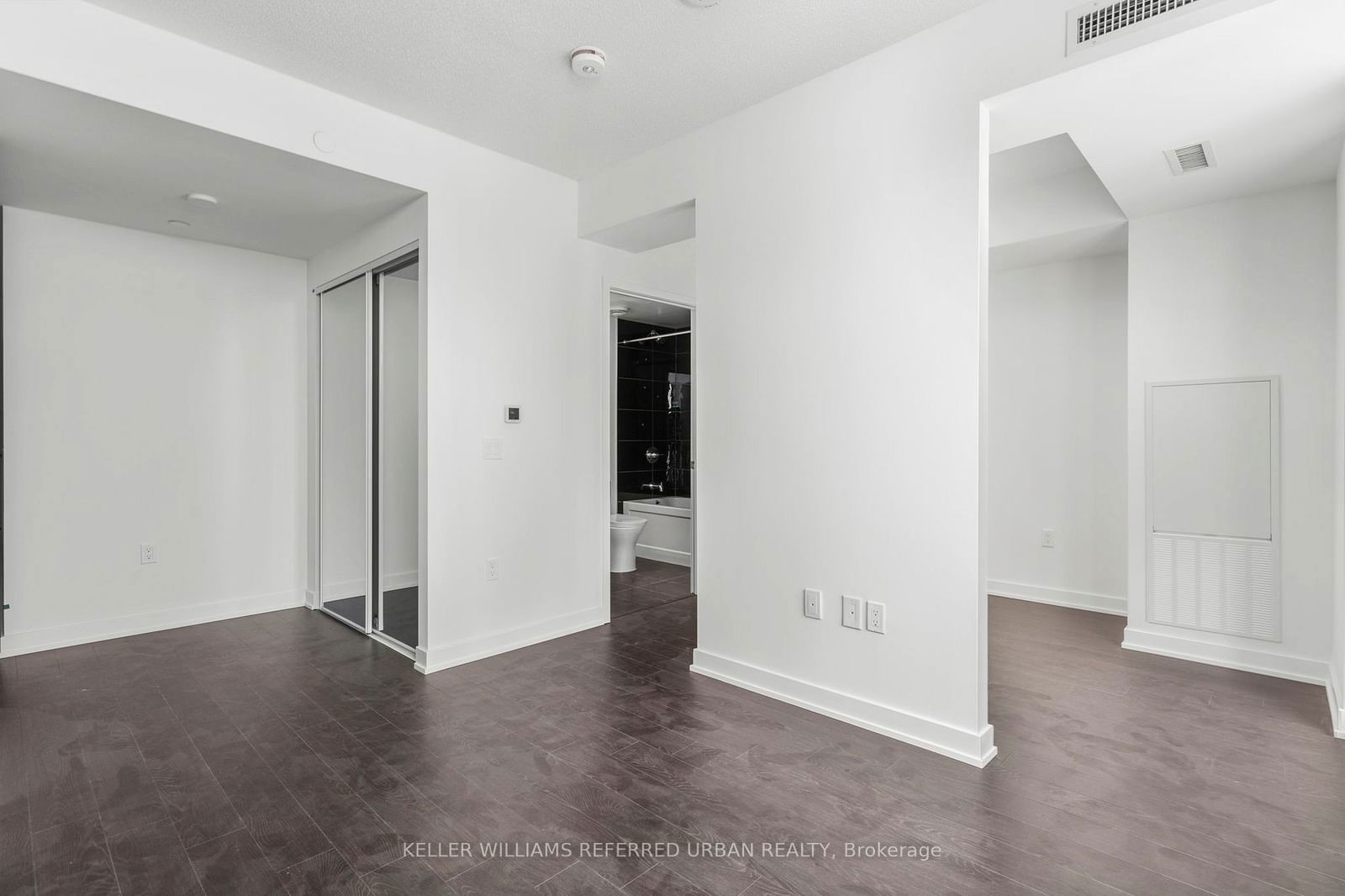 230 Simcoe St, unit 2813 for rent