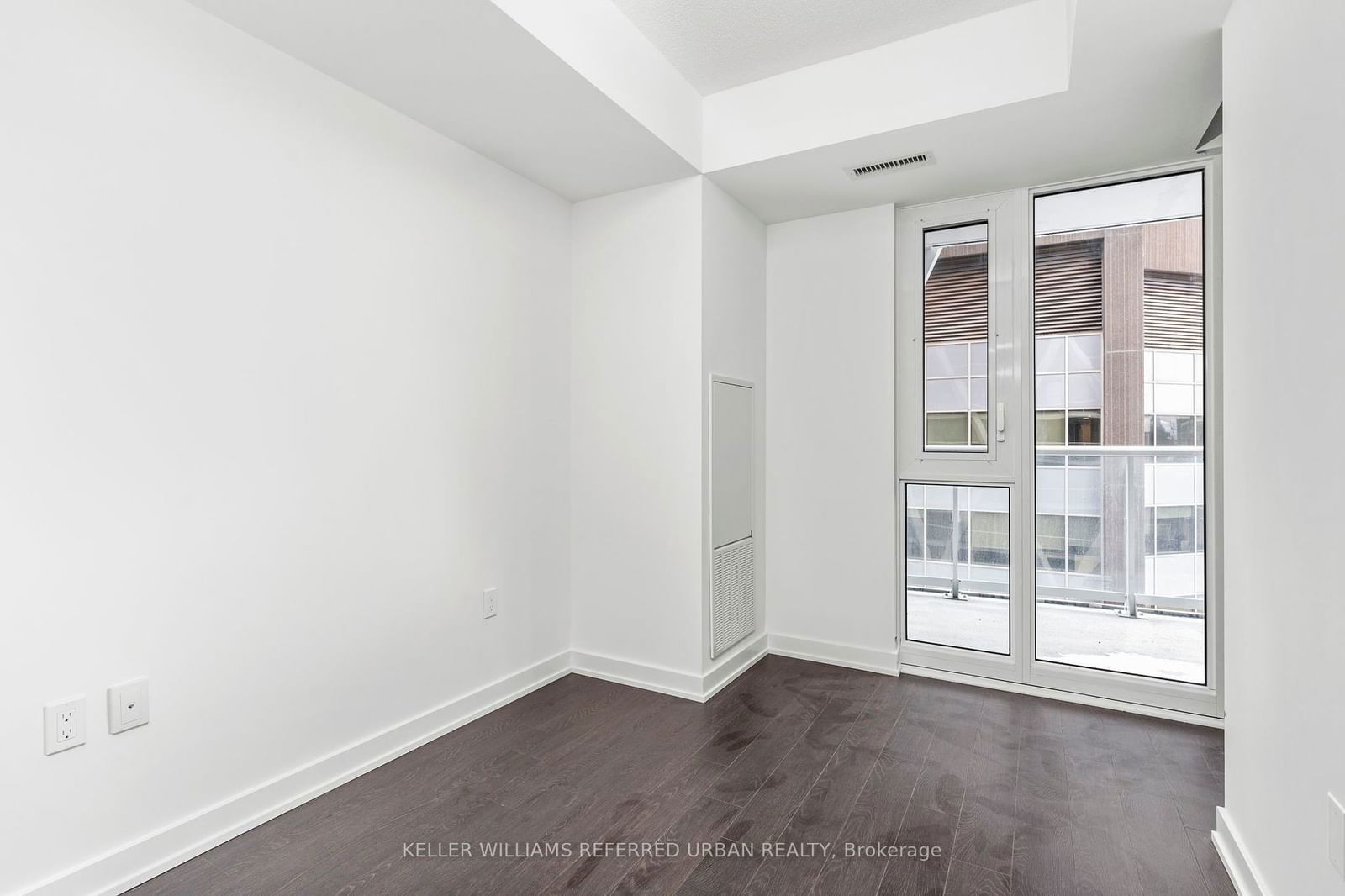 230 Simcoe St, unit 2813 for rent