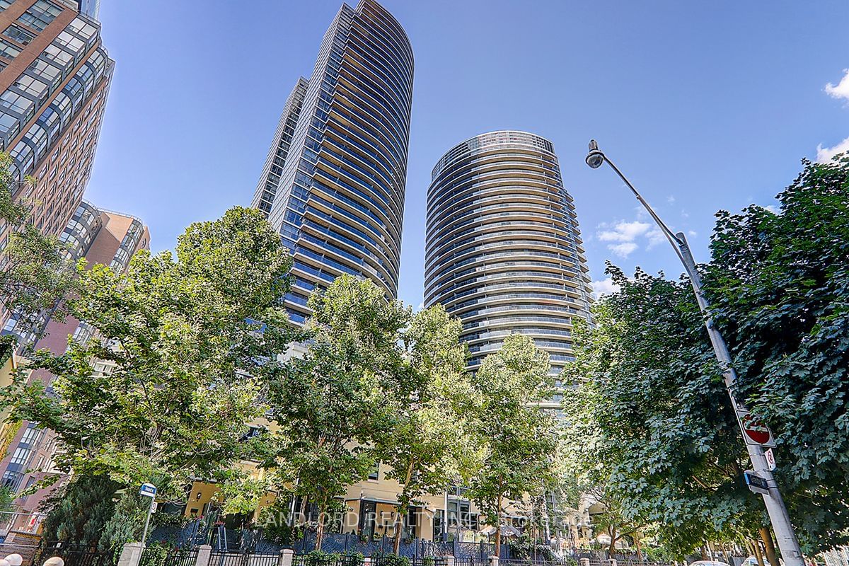 21 Carlton St, unit 2003 for rent