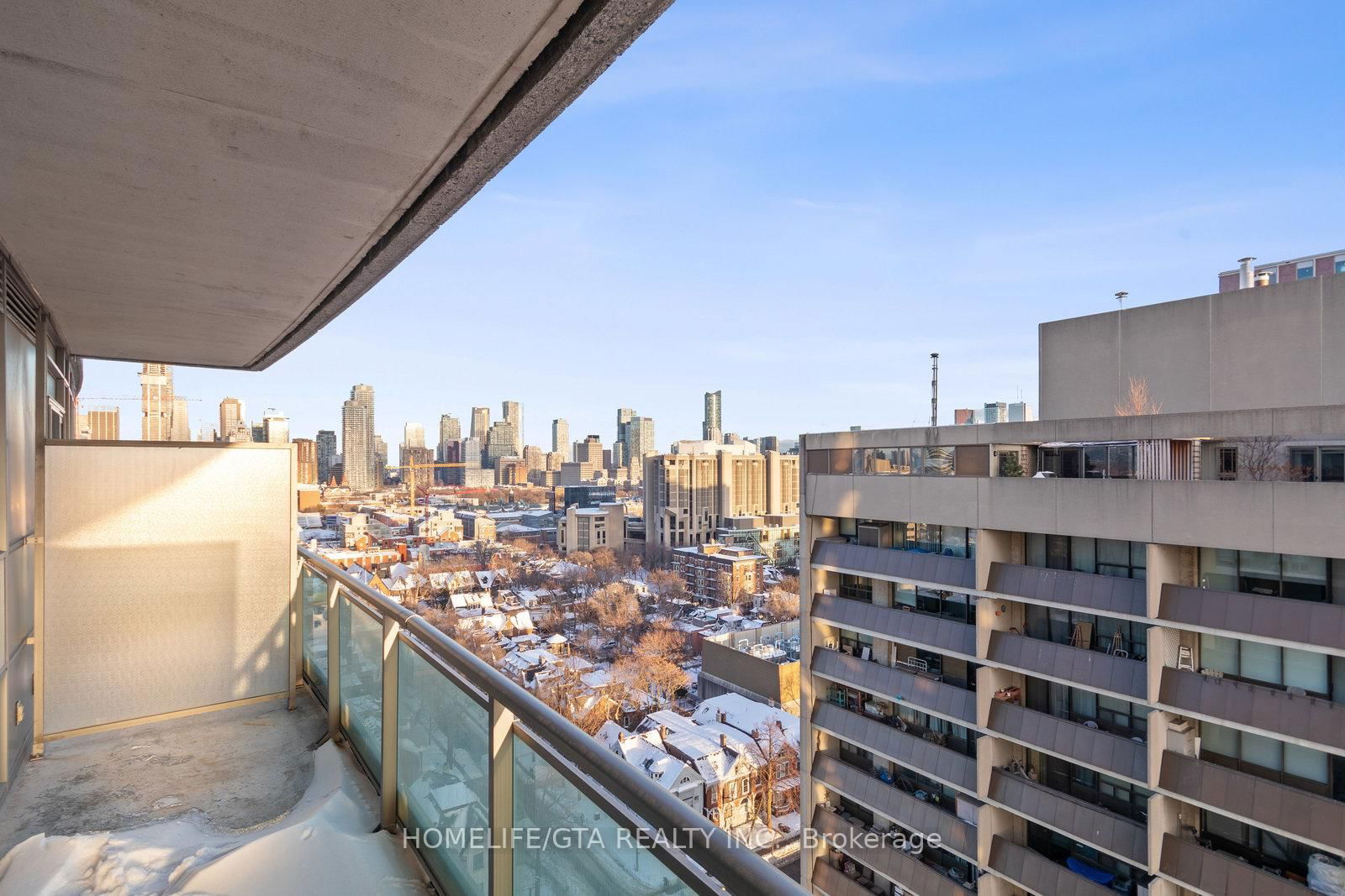 736 Spadina Ave, unit 1801 for rent