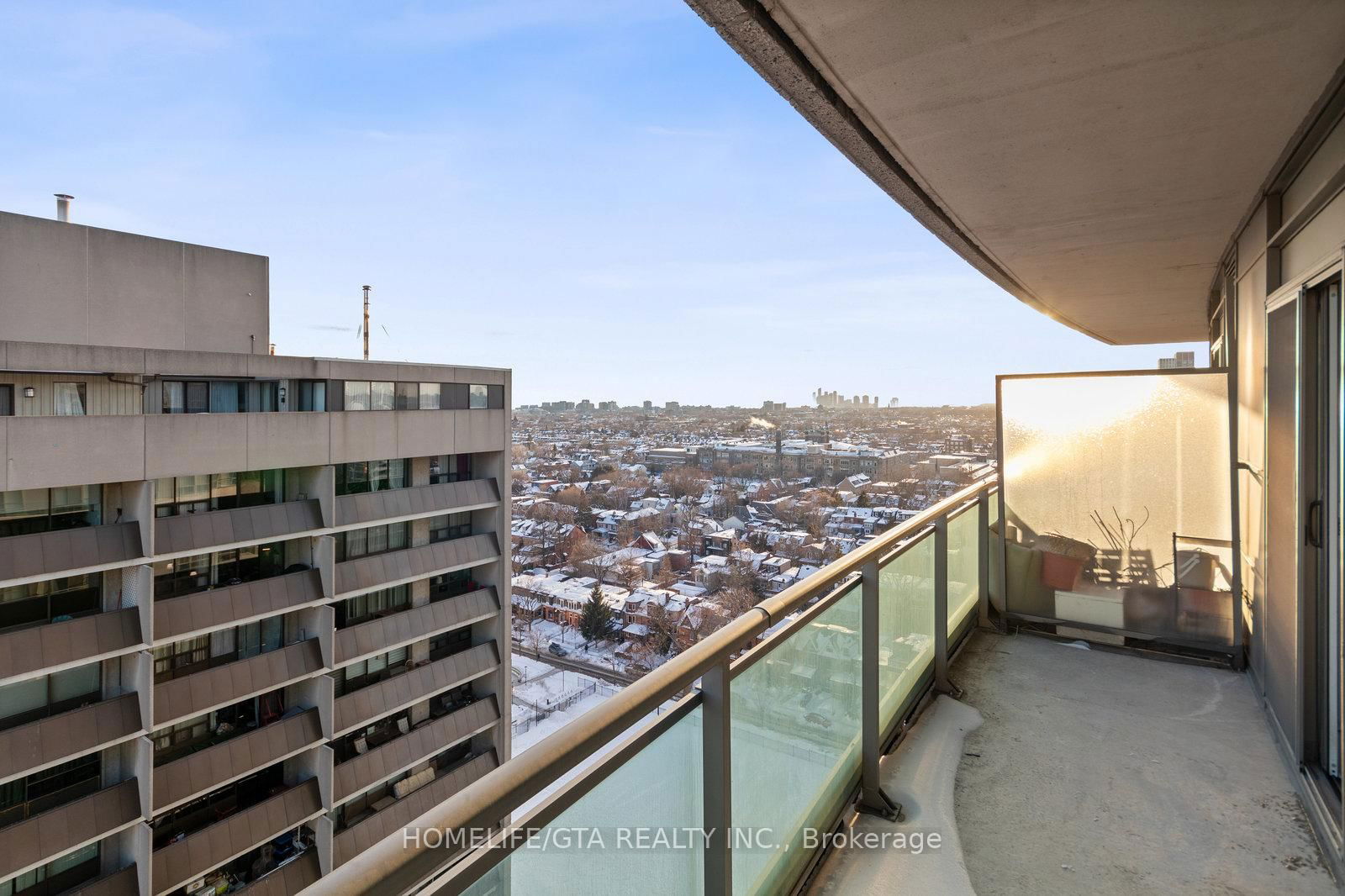 736 Spadina Ave, unit 1801 for rent