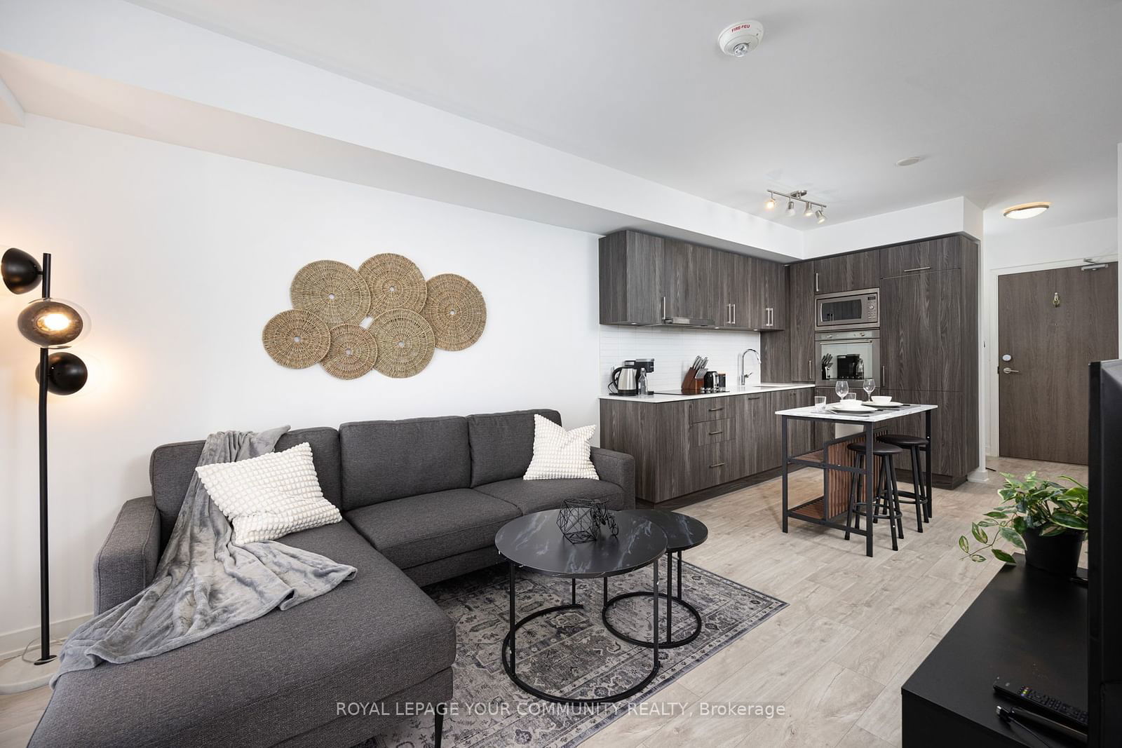 27 Bathurst St, unit 517W for sale