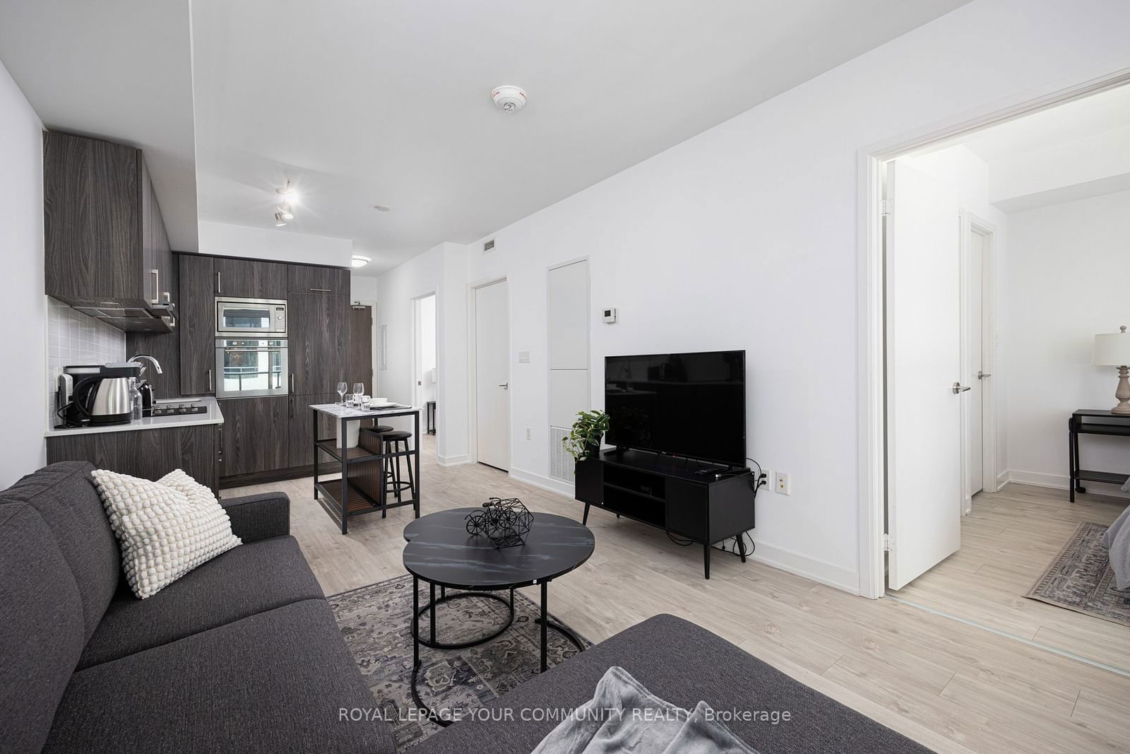 27 Bathurst St, unit 517W for sale