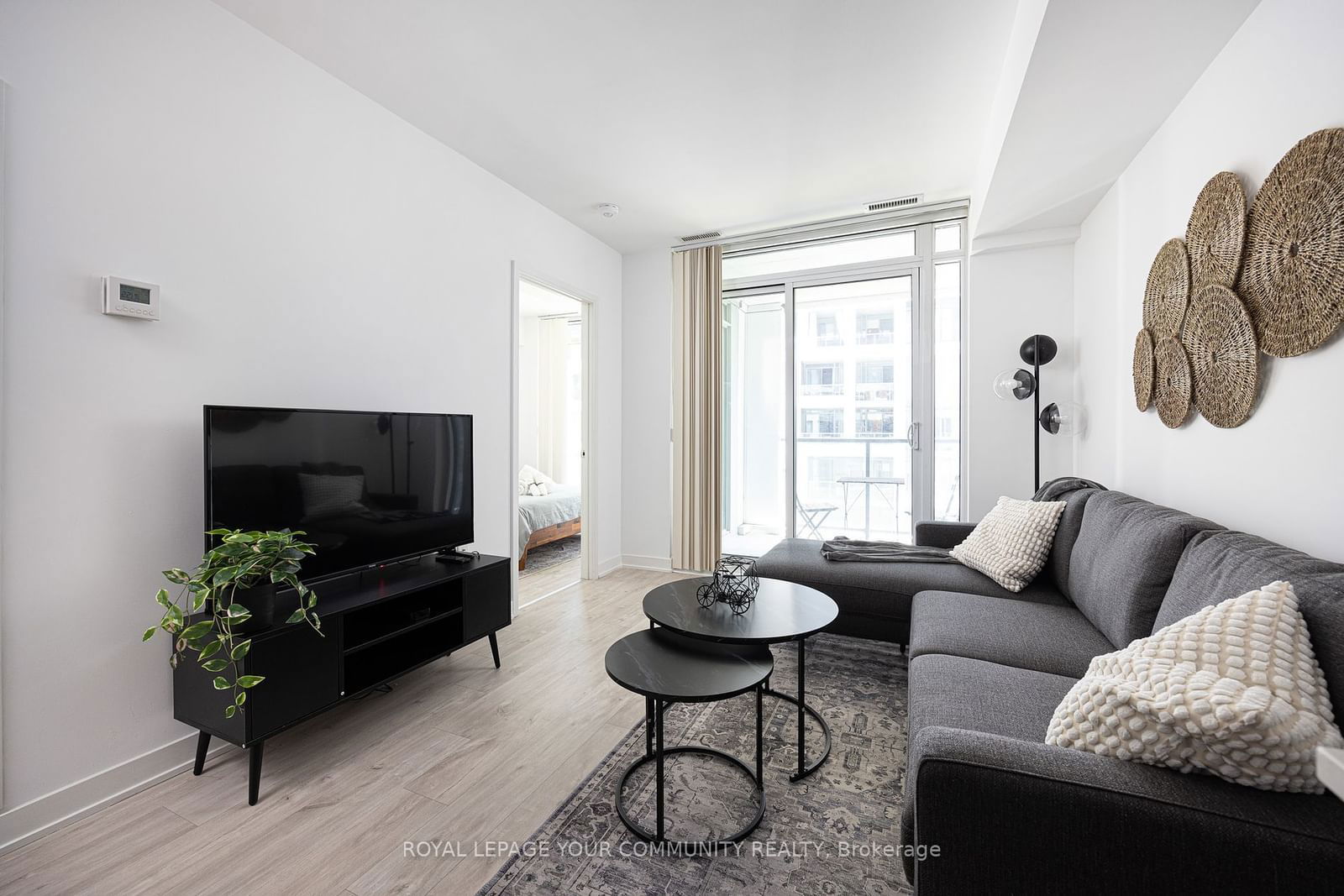 27 Bathurst St, unit 517W for sale