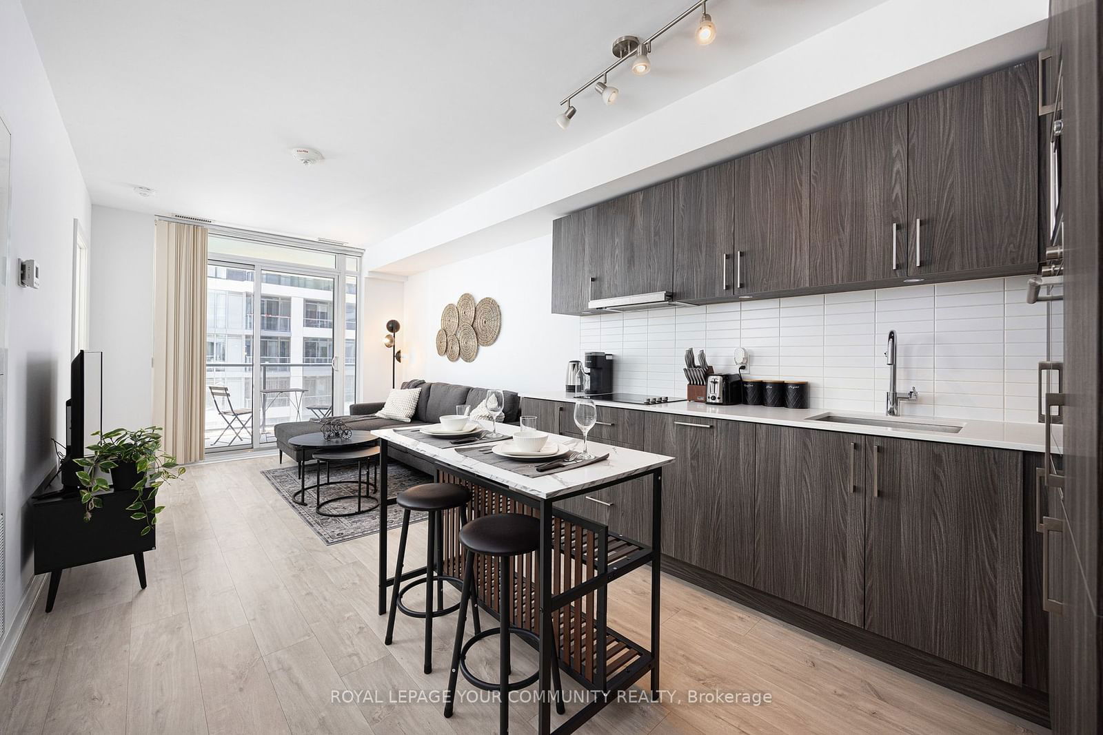 27 Bathurst St, unit 517W for sale