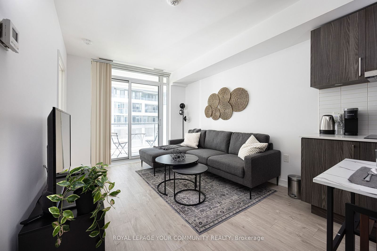 27 Bathurst St, unit 517W for sale