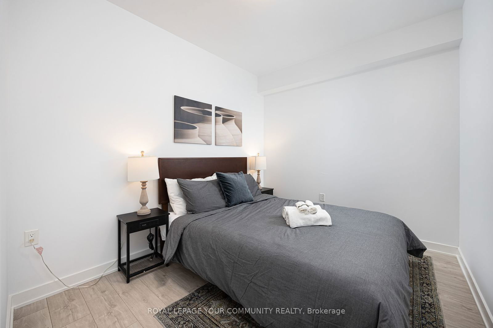 27 Bathurst St, unit 517W for sale