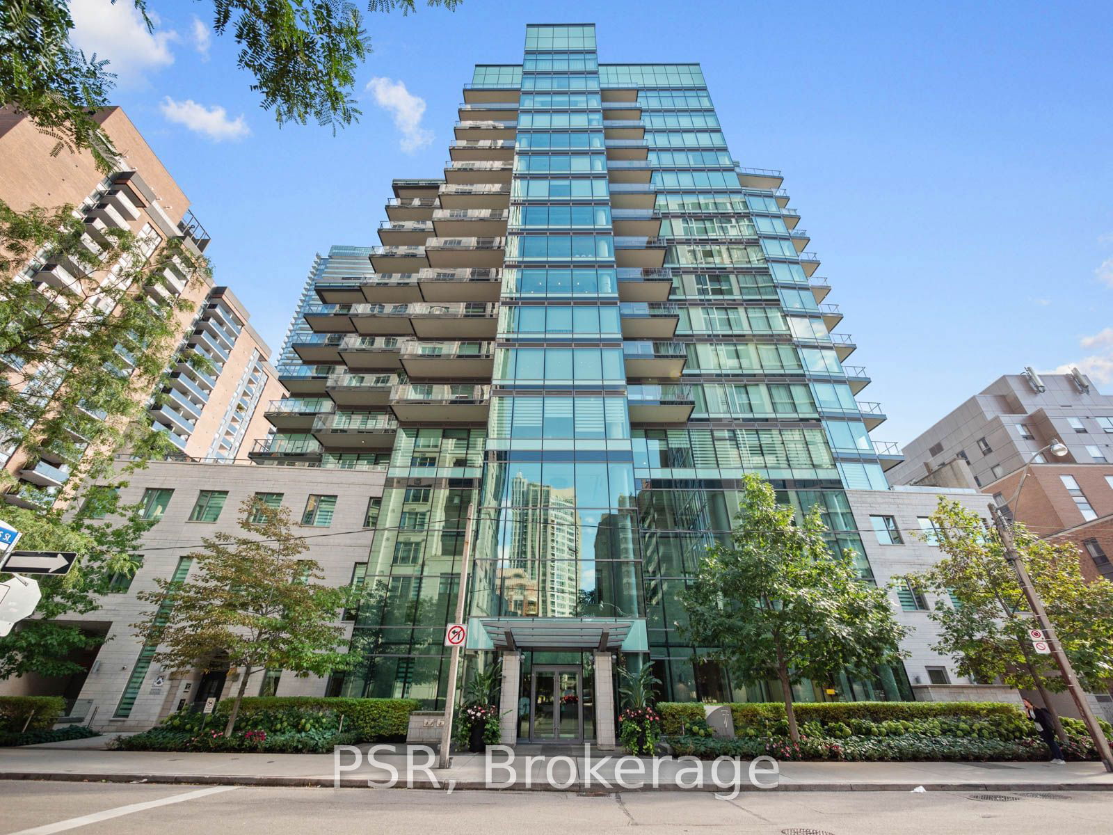 77 Charles St W, unit 906 for sale