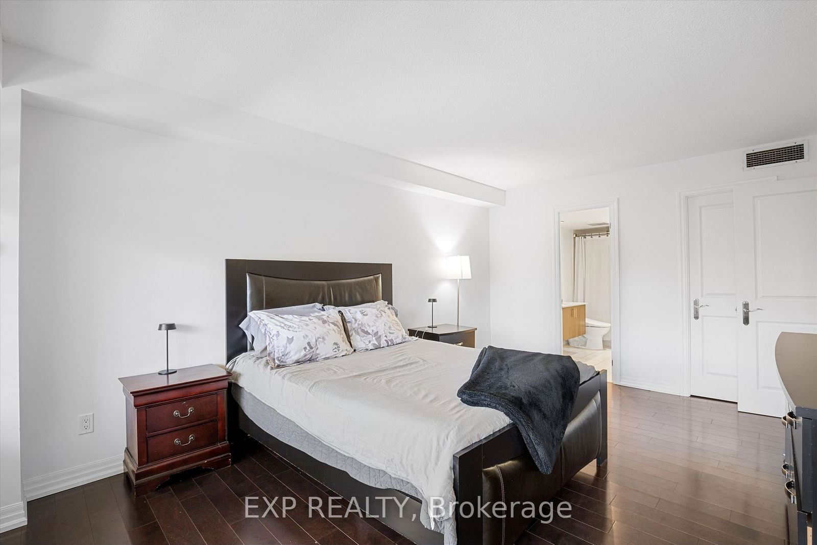 63 St Clair Ave W, unit 605 for sale