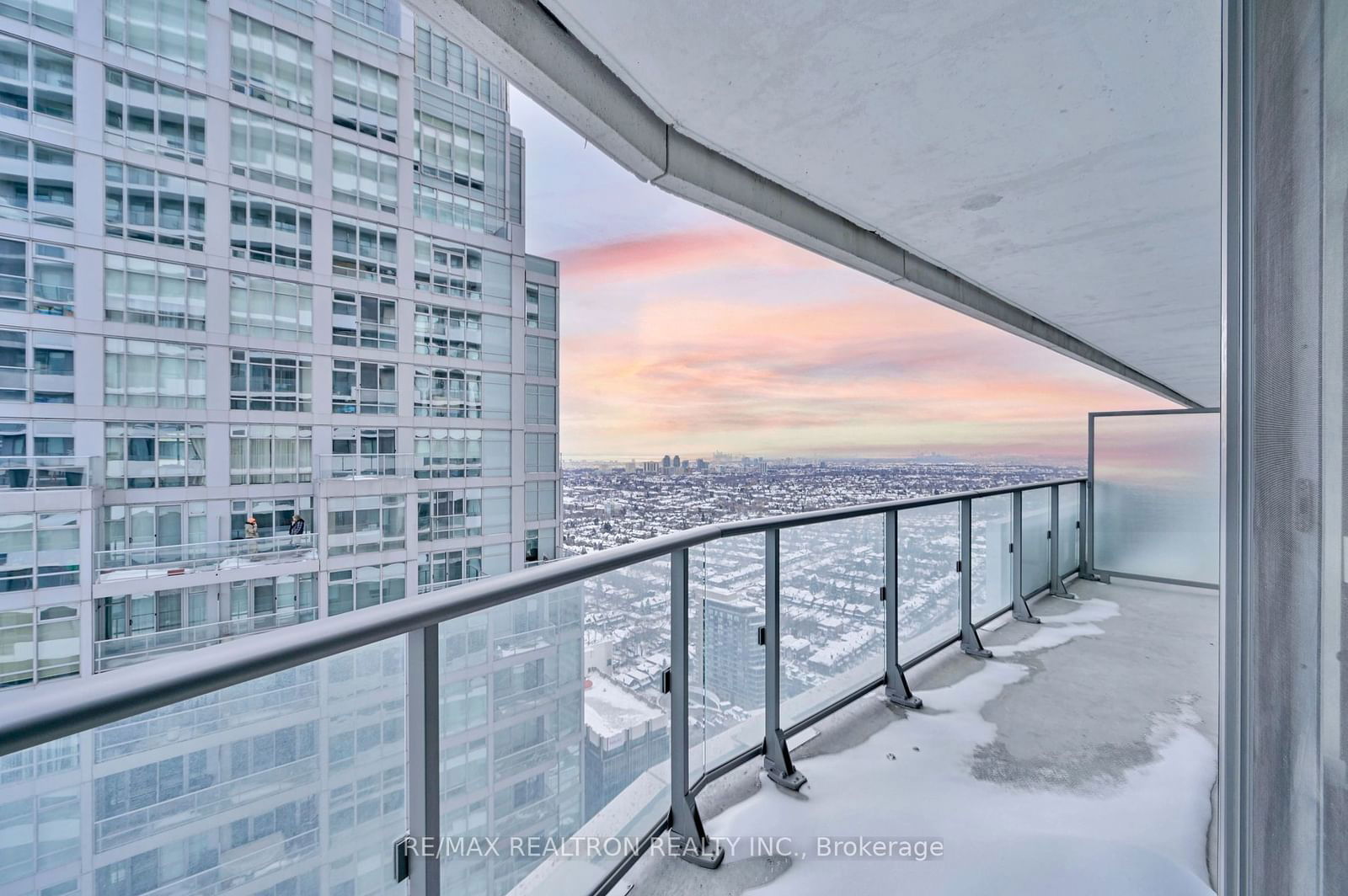 2221 Yonge St, unit 4205 for sale