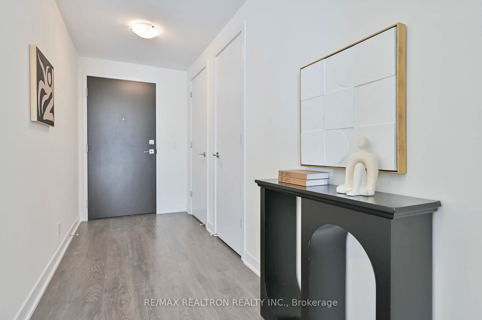 2221 Yonge St, unit 4205 for sale