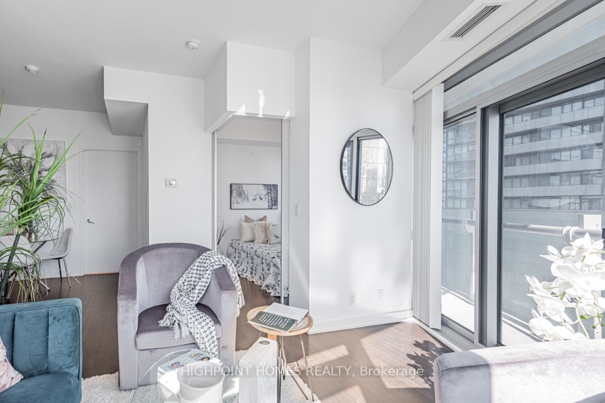 14 York St, unit 2202 for sale